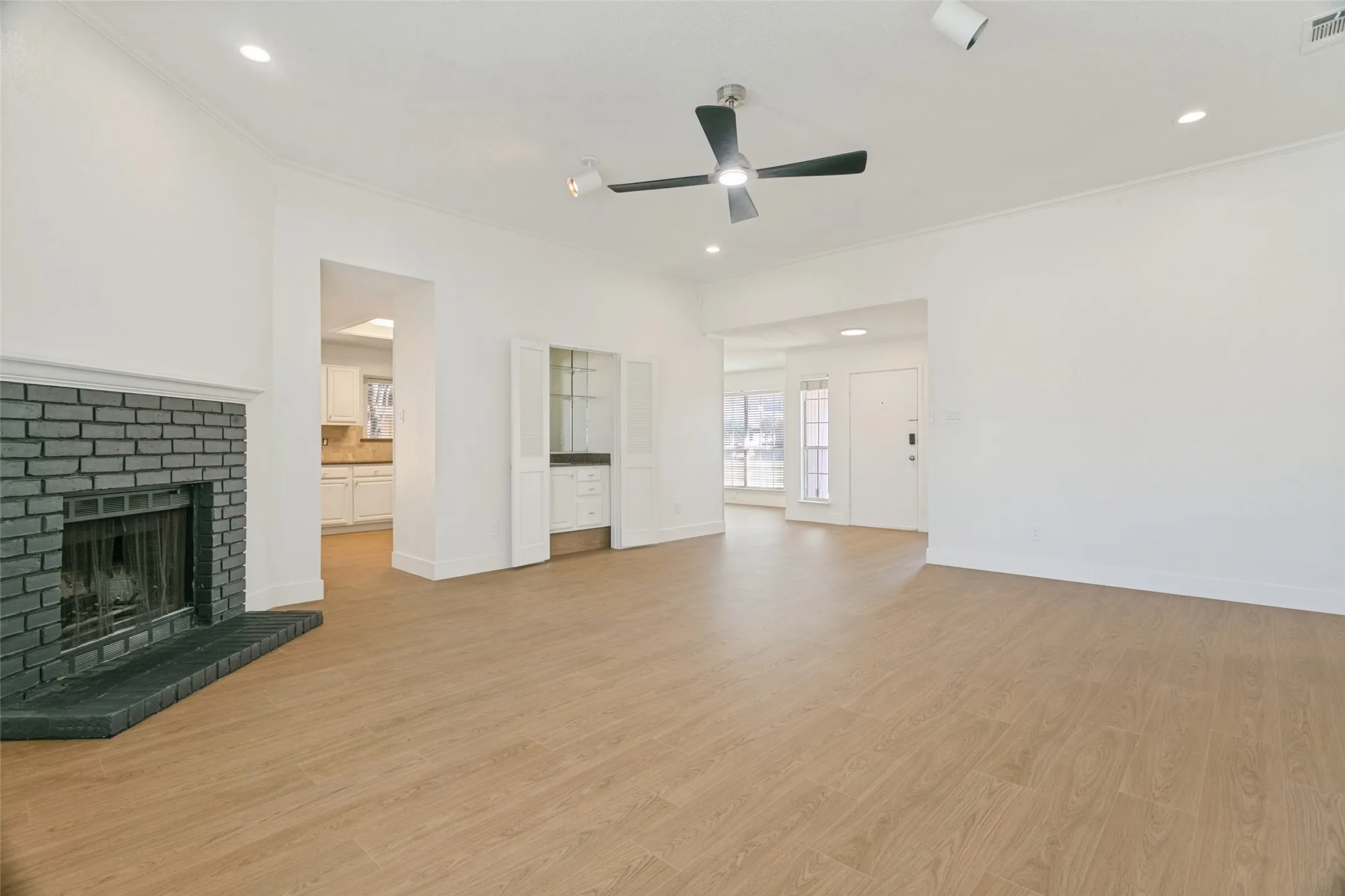 Single Family Residence For Rent in Denton County , 1321 River Birch Lane, Carrollton, Texas 75007, 3 Bedroom, 2 Bathroom, 2 Garage spaces, 1,789 Sqft, built in 1985, mls#21384919, Real Estate Agent in Carrollton, Homes For Rent in Denton county, Homes For Rent in Carrollton, Realtor in Carrollton Texas, Real Estate Brokerage Independent Realty Texas, Luminita Cordes Realtor