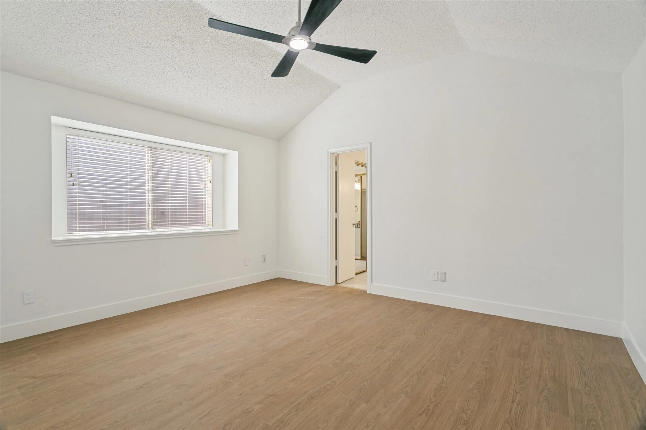 Single Family Residence For Rent in Denton County , 1321 River Birch Lane, Carrollton, Texas 75007, 3 Bedroom, 2 Bathroom, 2 Garage spaces, 1,789 Sqft, built in 1985, mls#21384919, Real Estate Agent in Carrollton, Homes For Rent in Denton county, Homes For Rent in Carrollton, Realtor in Carrollton Texas, Real Estate Brokerage Independent Realty Texas, Luminita Cordes Realtor