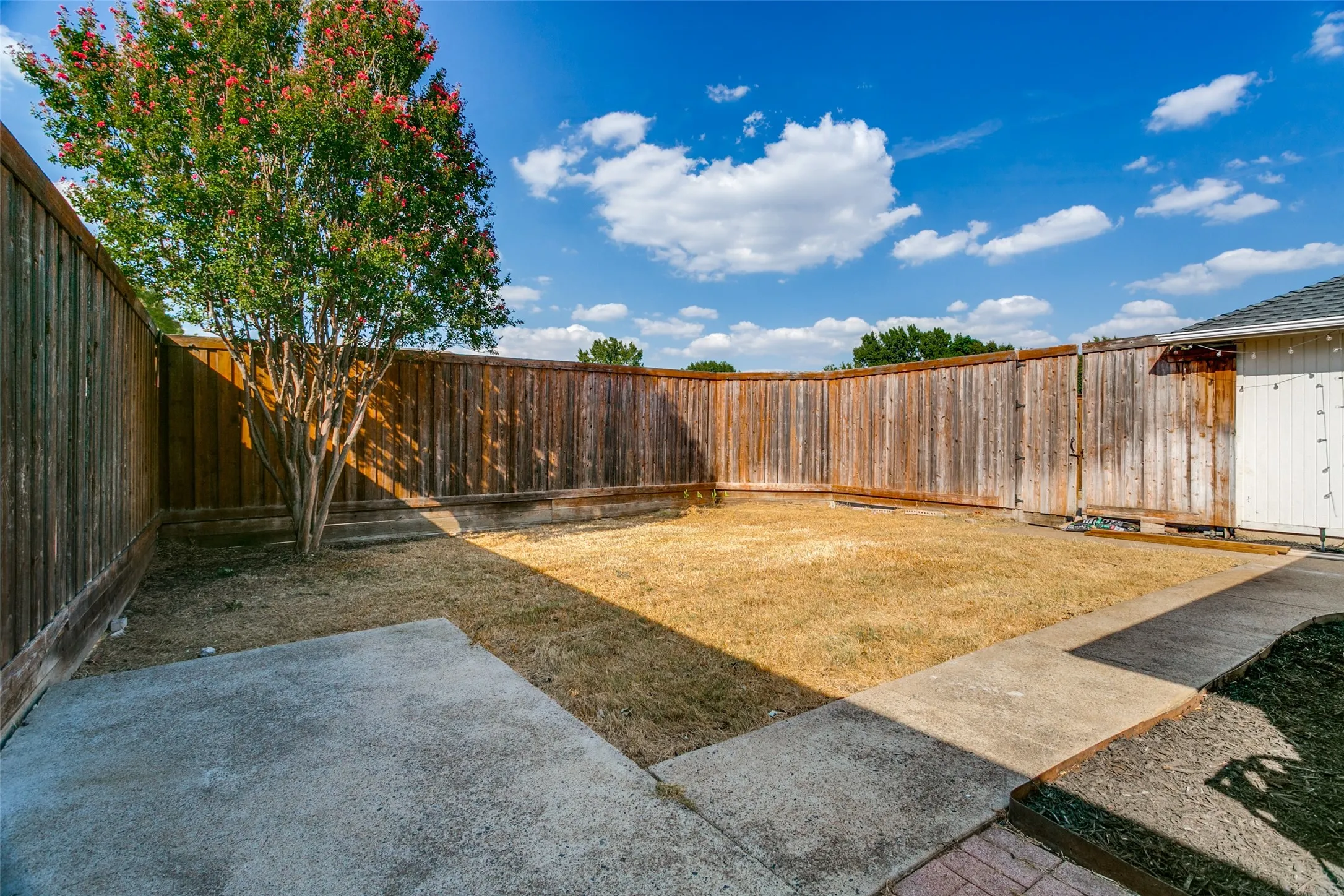 Single Family Residence For Rent in Denton County , 1321 River Birch Lane, Carrollton, Texas 75007, 3 Bedroom, 2 Bathroom, 2 Garage spaces, 1,789 Sqft, built in 1985, mls#21384919, Real Estate Agent in Carrollton, Homes For Rent in Denton county, Homes For Rent in Carrollton, Realtor in Carrollton Texas, Real Estate Brokerage Independent Realty Texas, Luminita Cordes Realtor