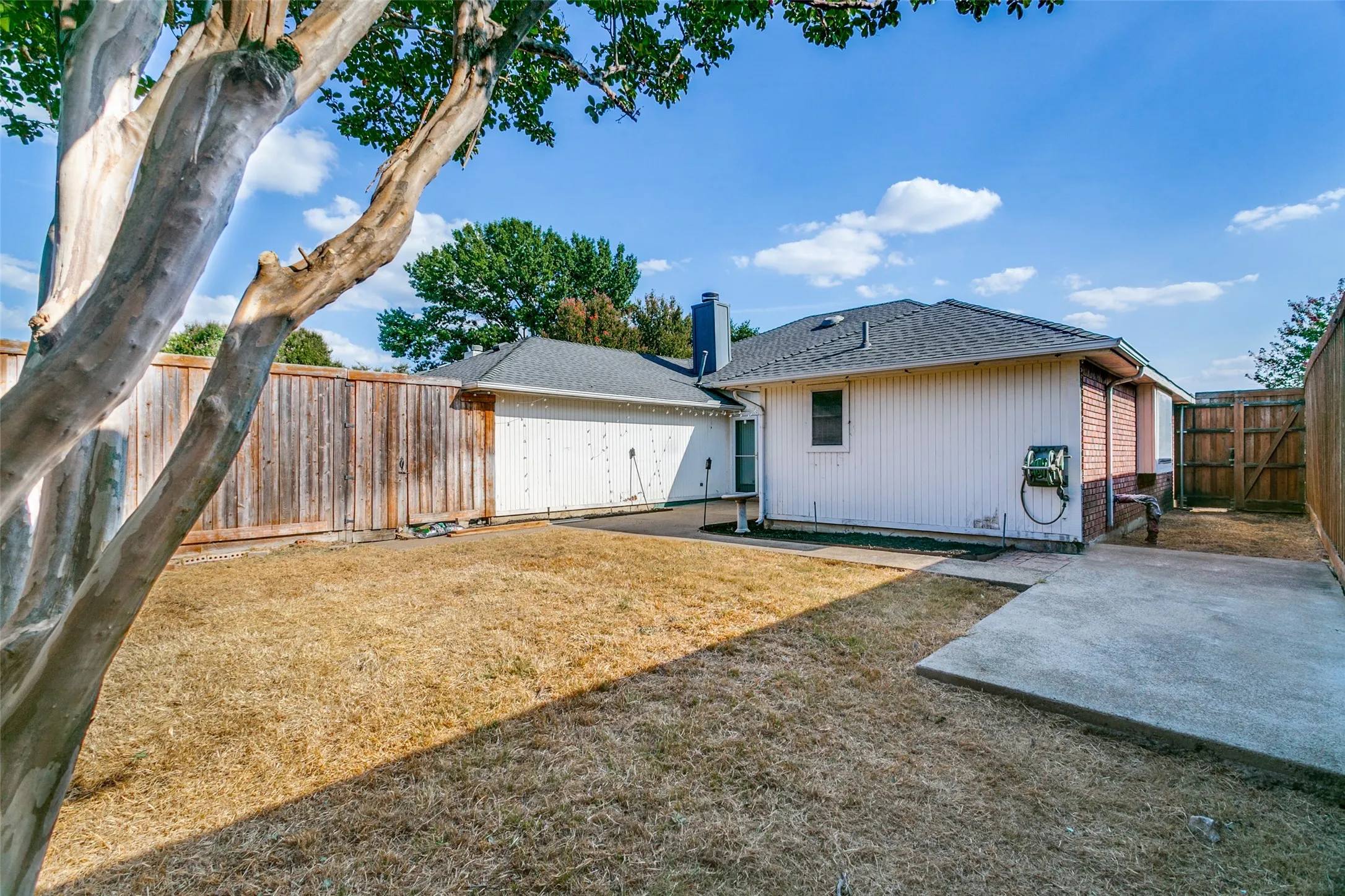 Single Family Residence For Rent in Denton County , 1321 River Birch Lane, Carrollton, Texas 75007, 3 Bedroom, 2 Bathroom, 2 Garage spaces, 1,789 Sqft, built in 1985, mls#21384919, Real Estate Agent in Carrollton, Homes For Rent in Denton county, Homes For Rent in Carrollton, Realtor in Carrollton Texas, Real Estate Brokerage Independent Realty Texas, Luminita Cordes Realtor