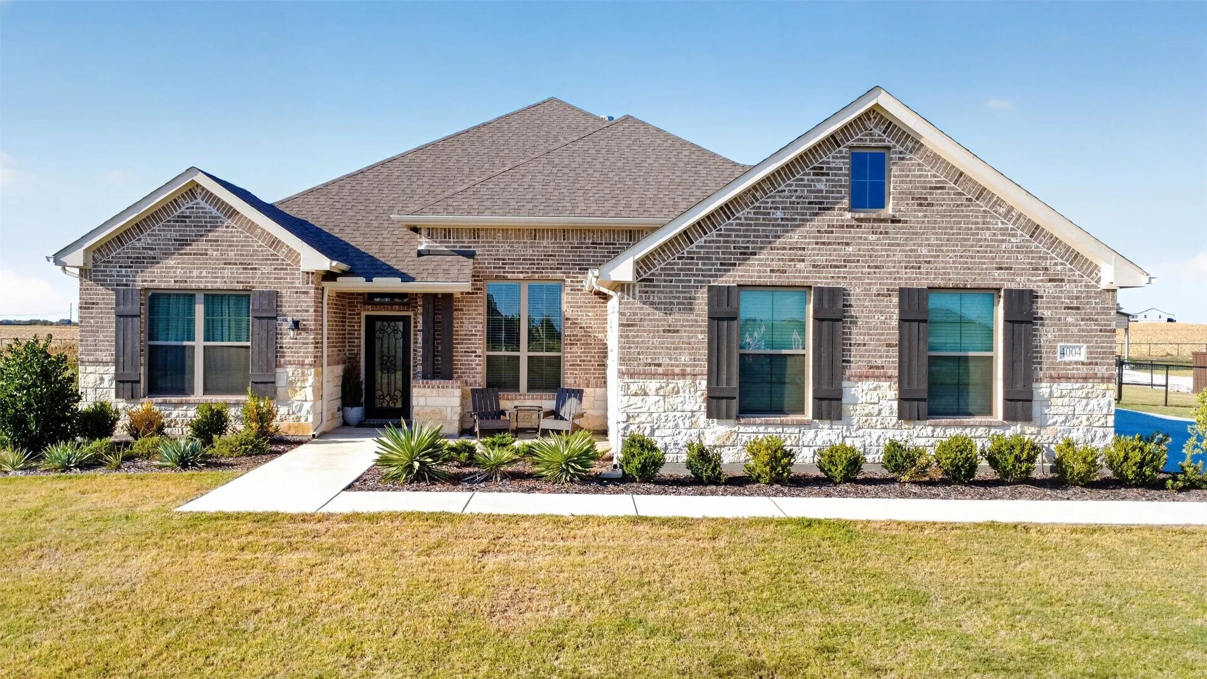 Single Family Residence For Sale in Denton County , 4004 Sanger Meadow Drive, Sanger, Texas 76266, 4 Bedroom, 3 Bathroom, 3 Garage spaces, 2,448 Sqft, built in 2022, mls#21384836, Real Estate Agent in Sanger, Homes For Sale in Denton county, Homes For Sale in Sanger, Realtor in Sanger Texas, Real Estate Brokerage Independent Realty Texas, Luminita Cordes Realtor