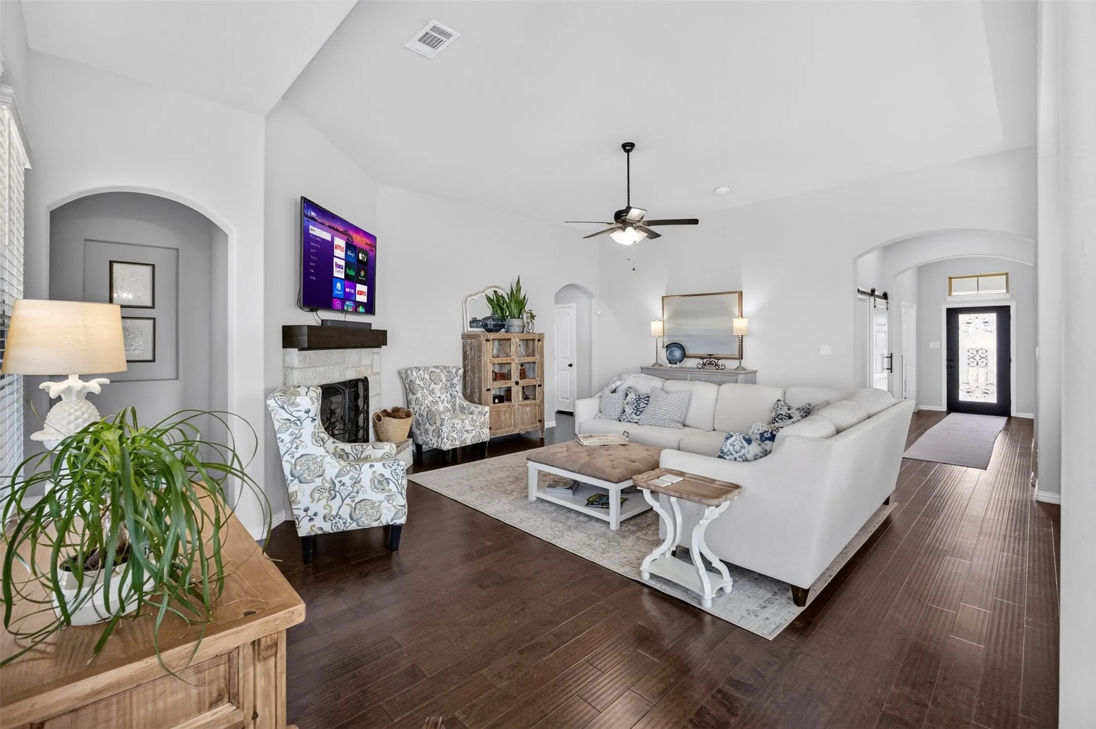 Single Family Residence For Sale in Denton County , 4004 Sanger Meadow Drive, Sanger, Texas 76266, 4 Bedroom, 3 Bathroom, 3 Garage spaces, 2,448 Sqft, built in 2022, mls#21384836, Real Estate Agent in Sanger, Homes For Sale in Denton county, Homes For Sale in Sanger, Realtor in Sanger Texas, Real Estate Brokerage Independent Realty Texas, Luminita Cordes Realtor