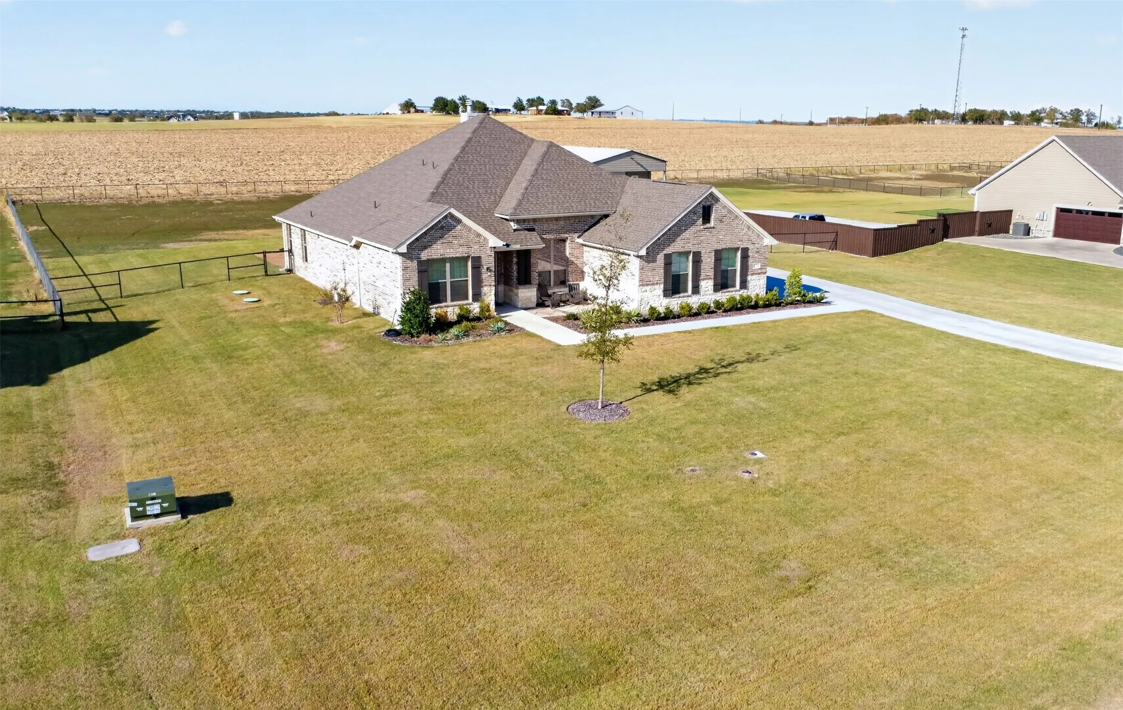 Single Family Residence For Sale in Denton County , 4004 Sanger Meadow Drive, Sanger, Texas 76266, 4 Bedroom, 3 Bathroom, 3 Garage spaces, 2,448 Sqft, built in 2022, mls#21384836, Real Estate Agent in Sanger, Homes For Sale in Denton county, Homes For Sale in Sanger, Realtor in Sanger Texas, Real Estate Brokerage Independent Realty Texas, Luminita Cordes Realtor