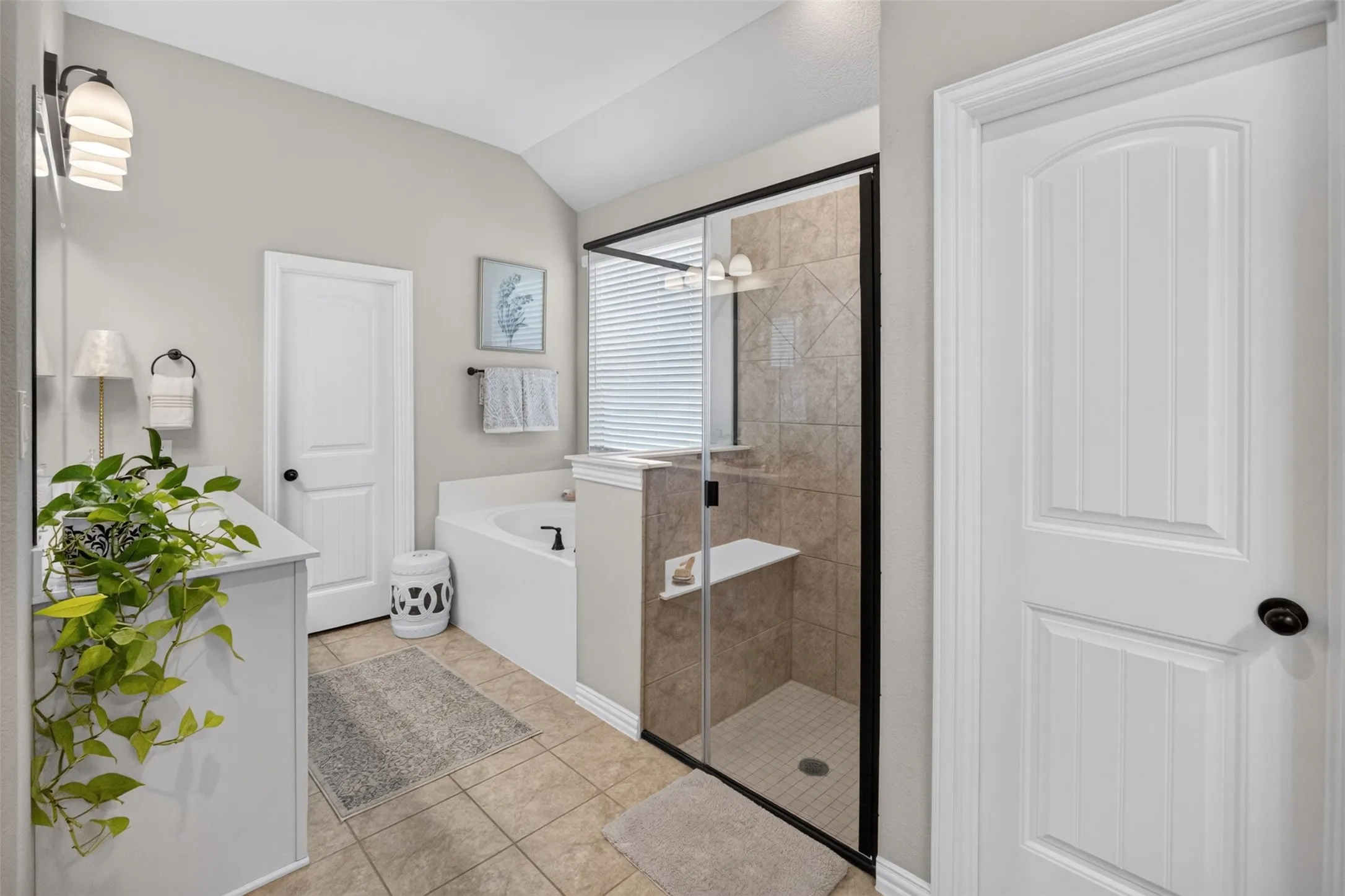 Single Family Residence For Sale in Denton County , 4004 Sanger Meadow Drive, Sanger, Texas 76266, 4 Bedroom, 3 Bathroom, 3 Garage spaces, 2,448 Sqft, built in 2022, mls#21384836, Real Estate Agent in Sanger, Homes For Sale in Denton county, Homes For Sale in Sanger, Realtor in Sanger Texas, Real Estate Brokerage Independent Realty Texas, Luminita Cordes Realtor
