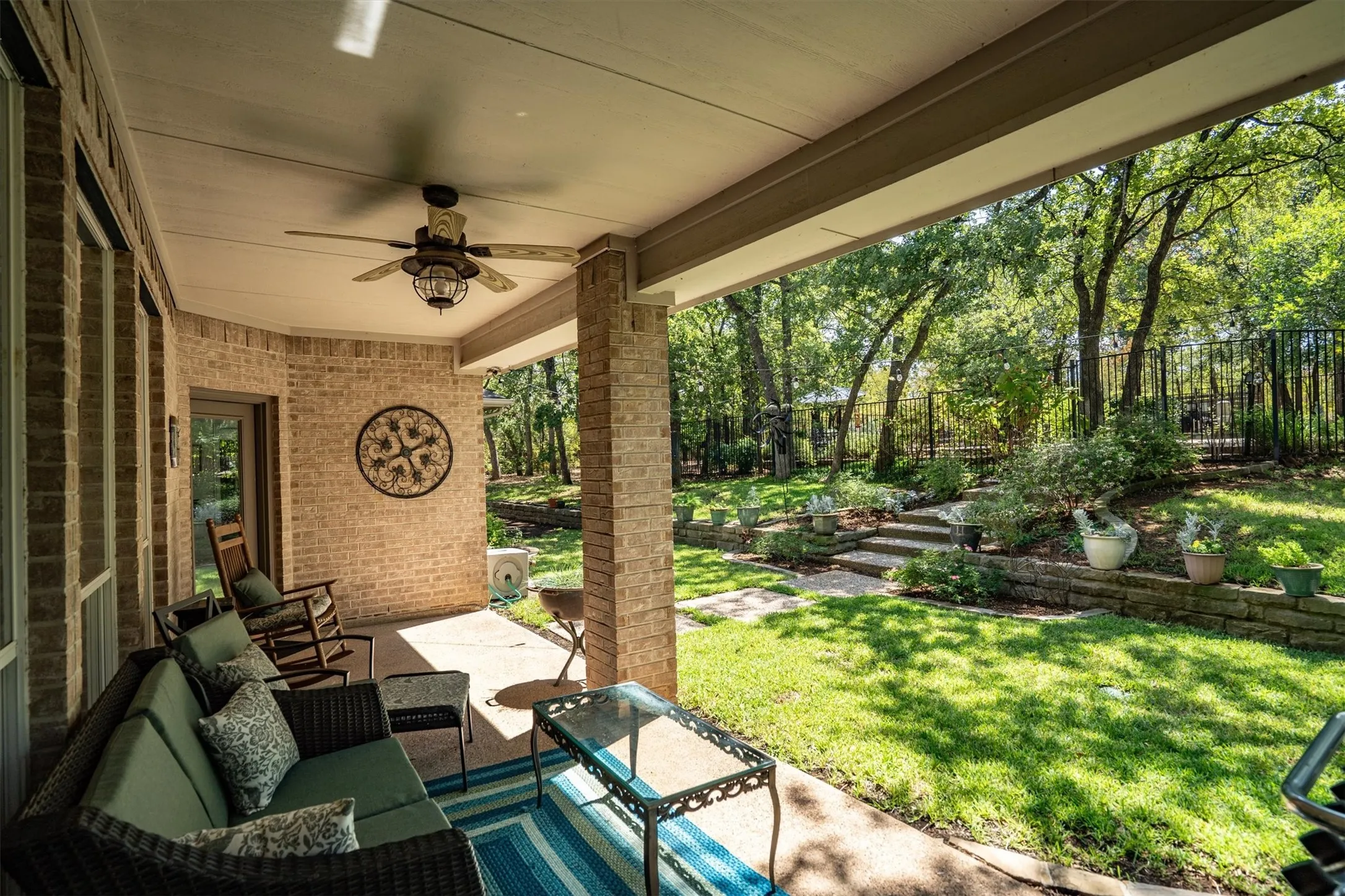 Single Family Residence For Sale in Denton County , 7409 Stallion Circle, Flower Mound, Texas 75022, 5 Bedroom, 4 Bathroom, 3 Garage spaces, 4,837 Sqft, built in 1998, mls#21377850, Real Estate Agent in Flower Mound, Homes For Sale in Denton county, Homes For Sale in Flower Mound, Realtor in Flower Mound Texas, Real Estate Brokerage Independent Realty Texas, Luminita Cordes Realtor