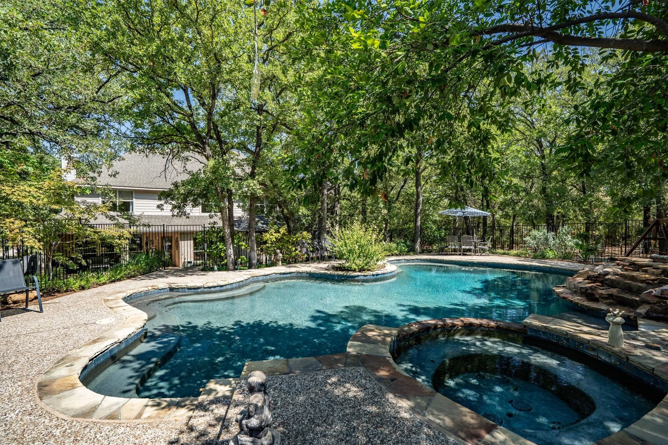 Single Family Residence For Sale in Denton County , 7409 Stallion Circle, Flower Mound, Texas 75022, 5 Bedroom, 4 Bathroom, 3 Garage spaces, 4,837 Sqft, built in 1998, mls#21377850, Real Estate Agent in Flower Mound, Homes For Sale in Denton county, Homes For Sale in Flower Mound, Realtor in Flower Mound Texas, Real Estate Brokerage Independent Realty Texas, Luminita Cordes Realtor