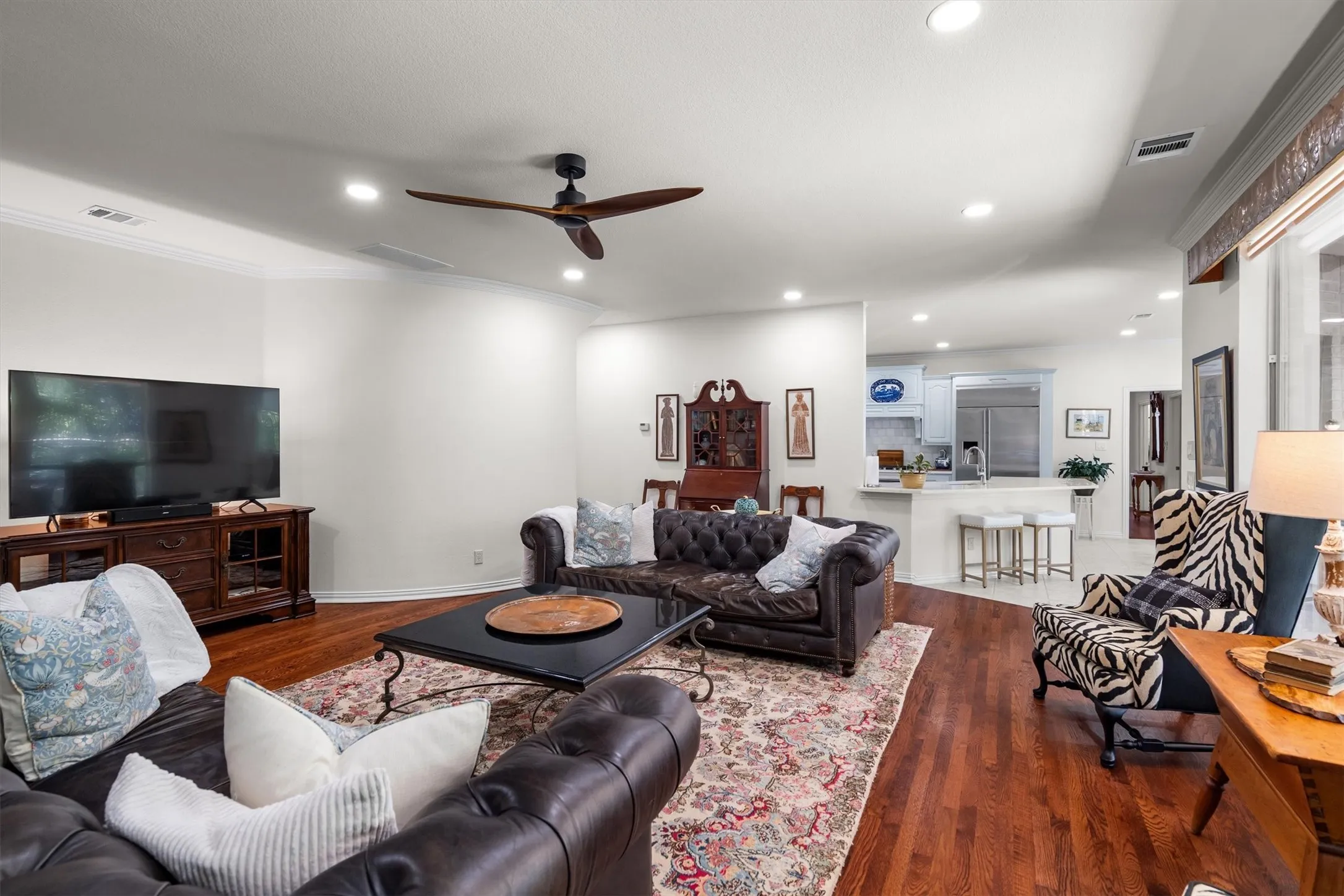 Single Family Residence For Sale in Denton County , 7409 Stallion Circle, Flower Mound, Texas 75022, 5 Bedroom, 4 Bathroom, 3 Garage spaces, 4,837 Sqft, built in 1998, mls#21377850, Real Estate Agent in Flower Mound, Homes For Sale in Denton county, Homes For Sale in Flower Mound, Realtor in Flower Mound Texas, Real Estate Brokerage Independent Realty Texas, Luminita Cordes Realtor