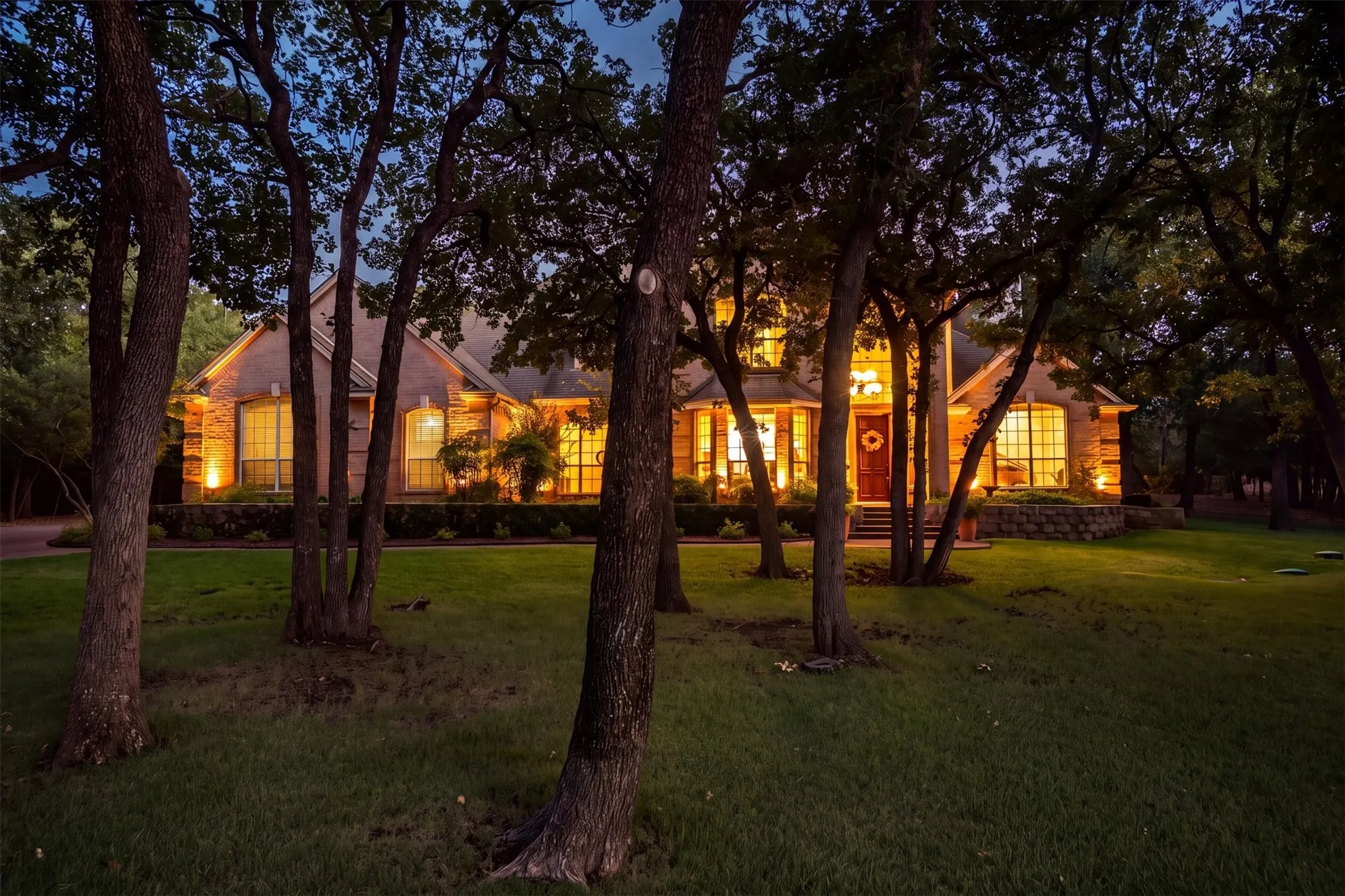 Single Family Residence For Sale in Denton County , 7409 Stallion Circle, Flower Mound, Texas 75022, 5 Bedroom, 4 Bathroom, 3 Garage spaces, 4,837 Sqft, built in 1998, mls#21377850, Real Estate Agent in Flower Mound, Homes For Sale in Denton county, Homes For Sale in Flower Mound, Realtor in Flower Mound Texas, Real Estate Brokerage Independent Realty Texas, Luminita Cordes Realtor
