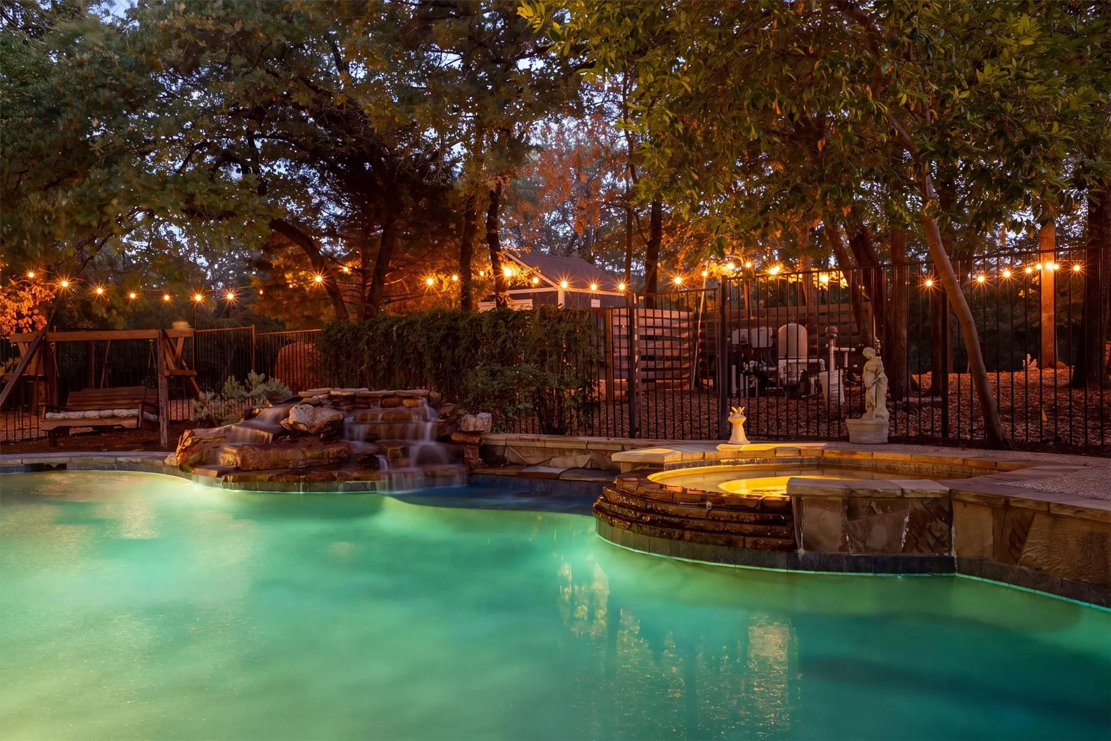 Single Family Residence For Sale in Denton County , 7409 Stallion Circle, Flower Mound, Texas 75022, 5 Bedroom, 4 Bathroom, 3 Garage spaces, 4,837 Sqft, built in 1998, mls#21377850, Real Estate Agent in Flower Mound, Homes For Sale in Denton county, Homes For Sale in Flower Mound, Realtor in Flower Mound Texas, Real Estate Brokerage Independent Realty Texas, Luminita Cordes Realtor
