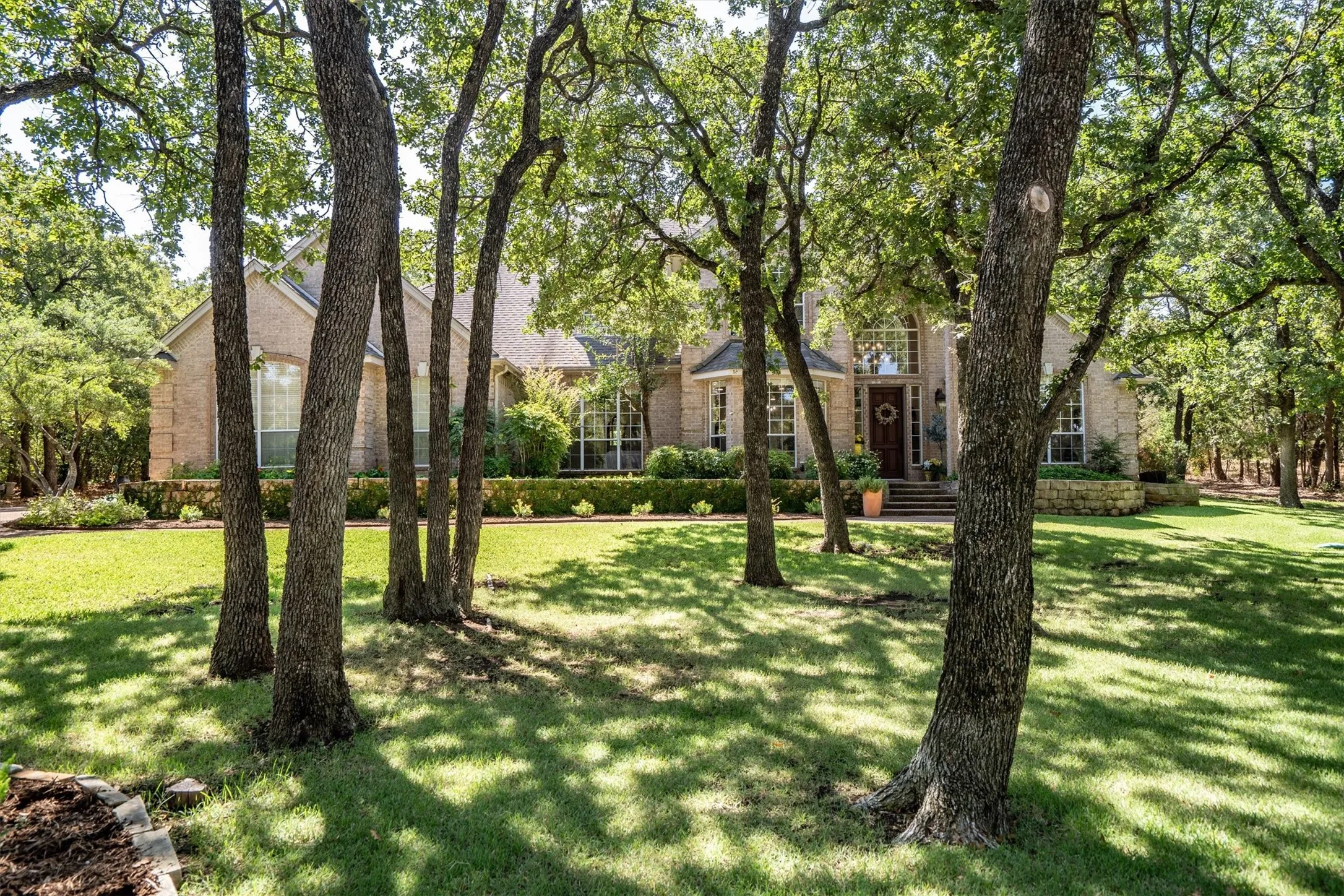 Single Family Residence For Sale in Denton County , 7409 Stallion Circle, Flower Mound, Texas 75022, 5 Bedroom, 4 Bathroom, 3 Garage spaces, 4,837 Sqft, built in 1998, mls#21377850, Real Estate Agent in Flower Mound, Homes For Sale in Denton county, Homes For Sale in Flower Mound, Realtor in Flower Mound Texas, Real Estate Brokerage Independent Realty Texas, Luminita Cordes Realtor