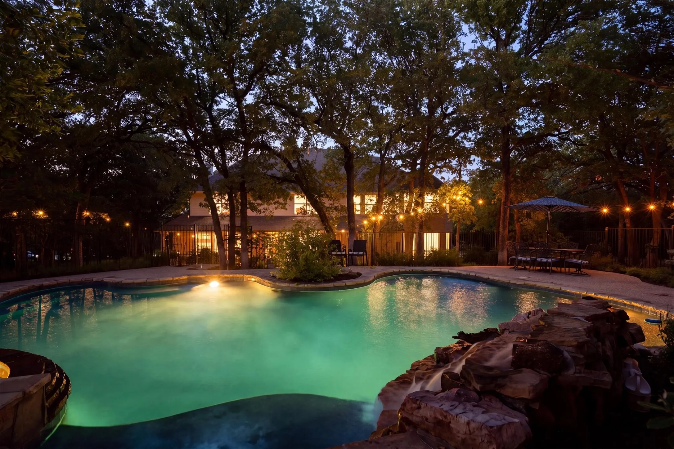 Single Family Residence For Sale in Denton County , 7409 Stallion Circle, Flower Mound, Texas 75022, 5 Bedroom, 4 Bathroom, 3 Garage spaces, 4,837 Sqft, built in 1998, mls#21377850, Real Estate Agent in Flower Mound, Homes For Sale in Denton county, Homes For Sale in Flower Mound, Realtor in Flower Mound Texas, Real Estate Brokerage Independent Realty Texas, Luminita Cordes Realtor