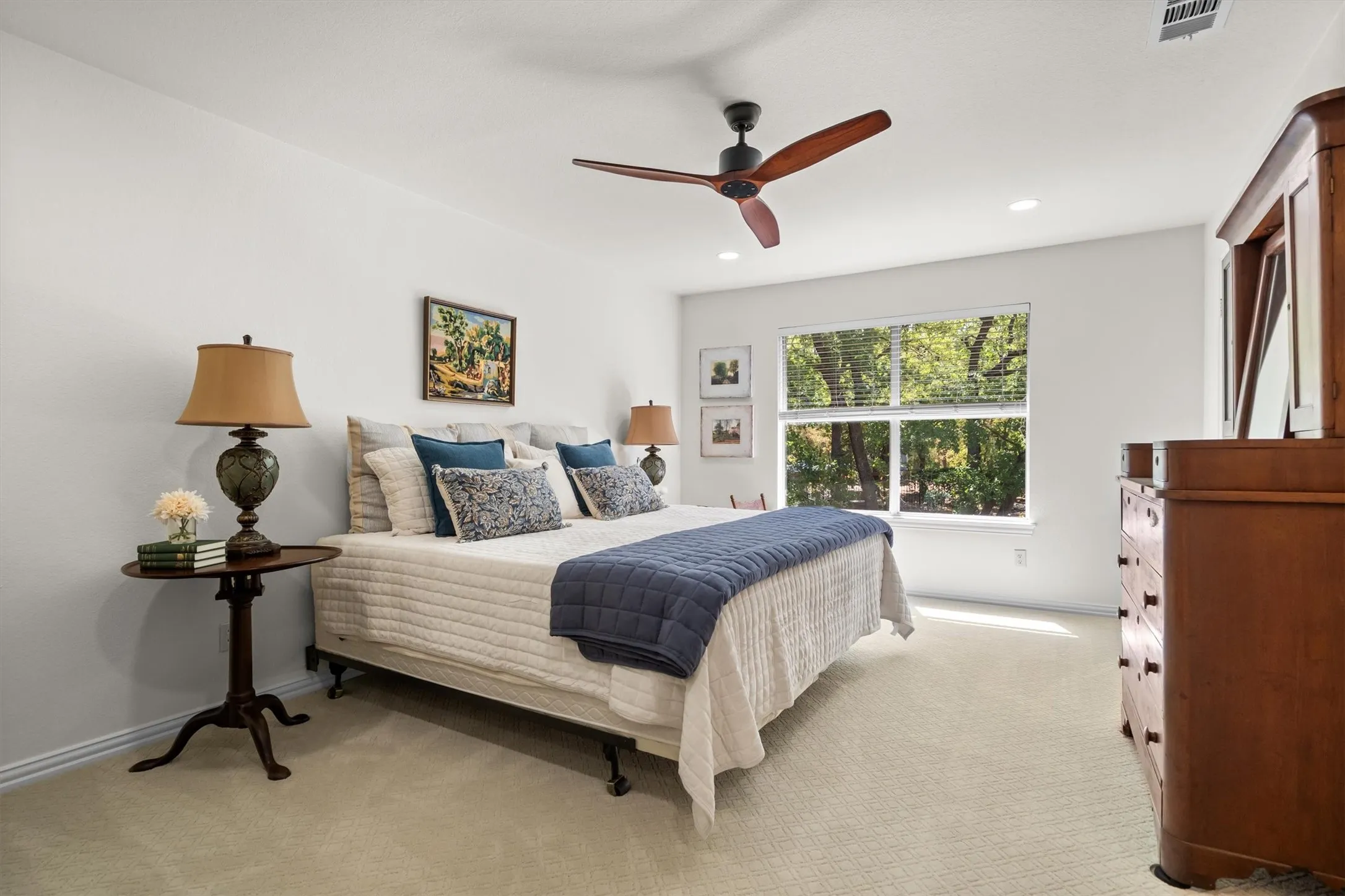 Single Family Residence For Sale in Denton County , 7409 Stallion Circle, Flower Mound, Texas 75022, 5 Bedroom, 4 Bathroom, 3 Garage spaces, 4,837 Sqft, built in 1998, mls#21377850, Real Estate Agent in Flower Mound, Homes For Sale in Denton county, Homes For Sale in Flower Mound, Realtor in Flower Mound Texas, Real Estate Brokerage Independent Realty Texas, Luminita Cordes Realtor
