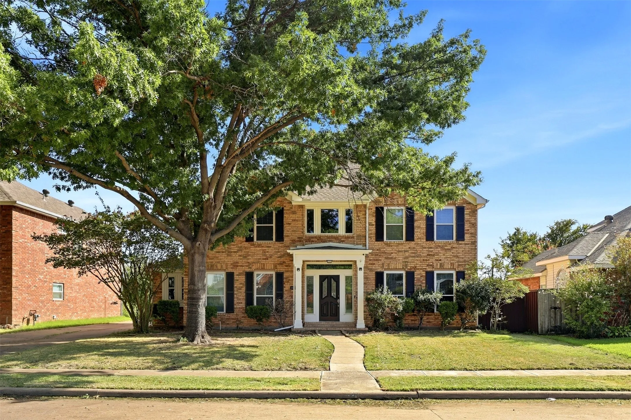 Single Family Residence For Sale in Denton County , 1427 Susan Lane, Carrollton, Texas 75007, 4 Bedroom, 3 Bathroom, 2 Garage spaces, 2,852 Sqft, built in 1991, mls#21384922, Real Estate Agent in Carrollton, Homes For Sale in Denton county, Homes For Sale in Carrollton, Realtor in Carrollton Texas, Real Estate Brokerage Independent Realty Texas, Luminita Cordes Realtor