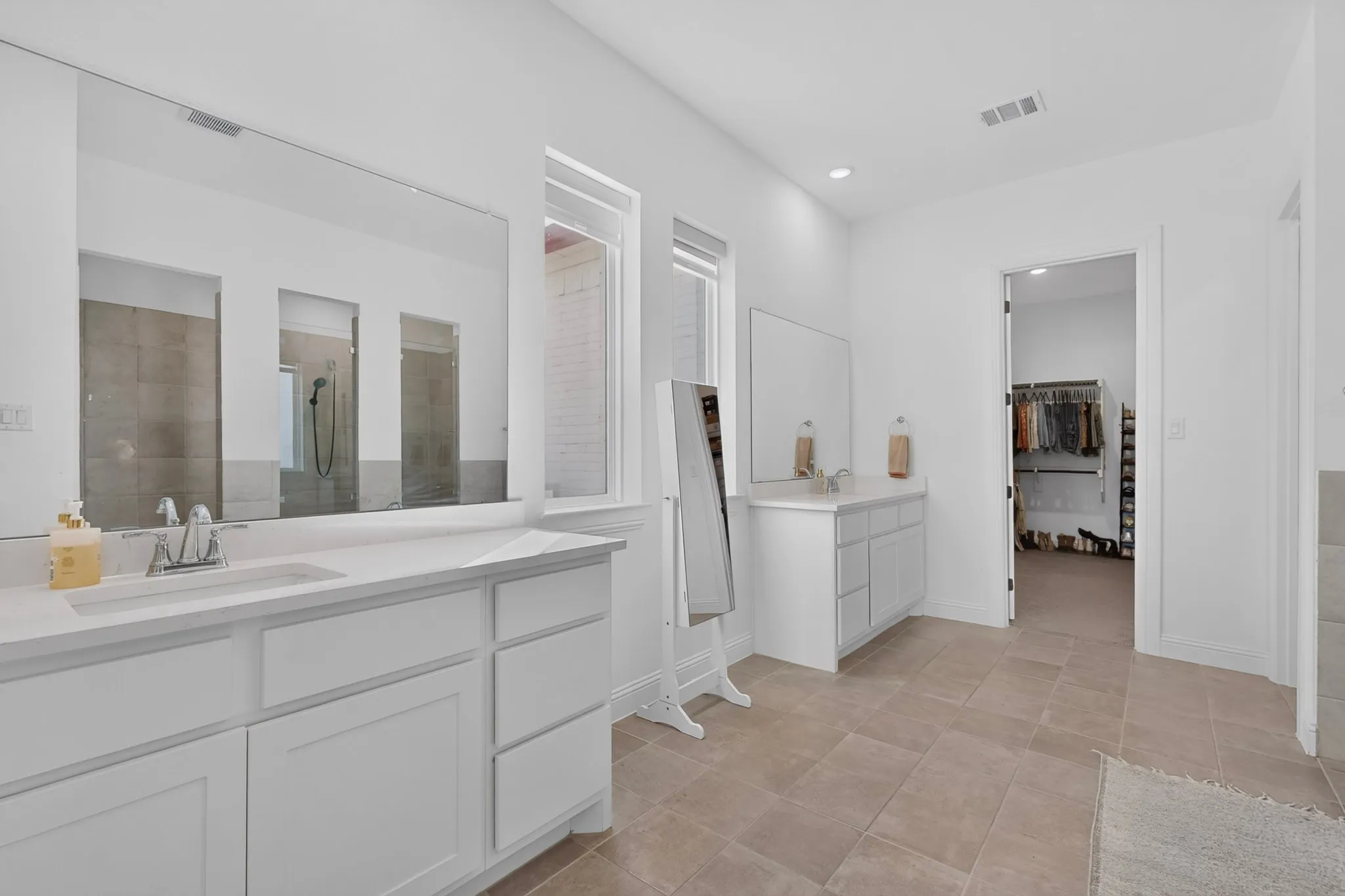 Single Family Residence For Sale in Johnson County , 1212 Olive Drive, Mansfield, Texas 76063, 5 Bedroom, 5 Bathroom, 3 Garage spaces, 4,750 Sqft, built in 2023, mls#21383191, Real Estate Agent in Mansfield, Homes For Sale in Johnson county, Homes For Sale in Mansfield, Realtor in Mansfield Texas, Real Estate Brokerage Independent Realty Texas, Luminita Cordes Realtor