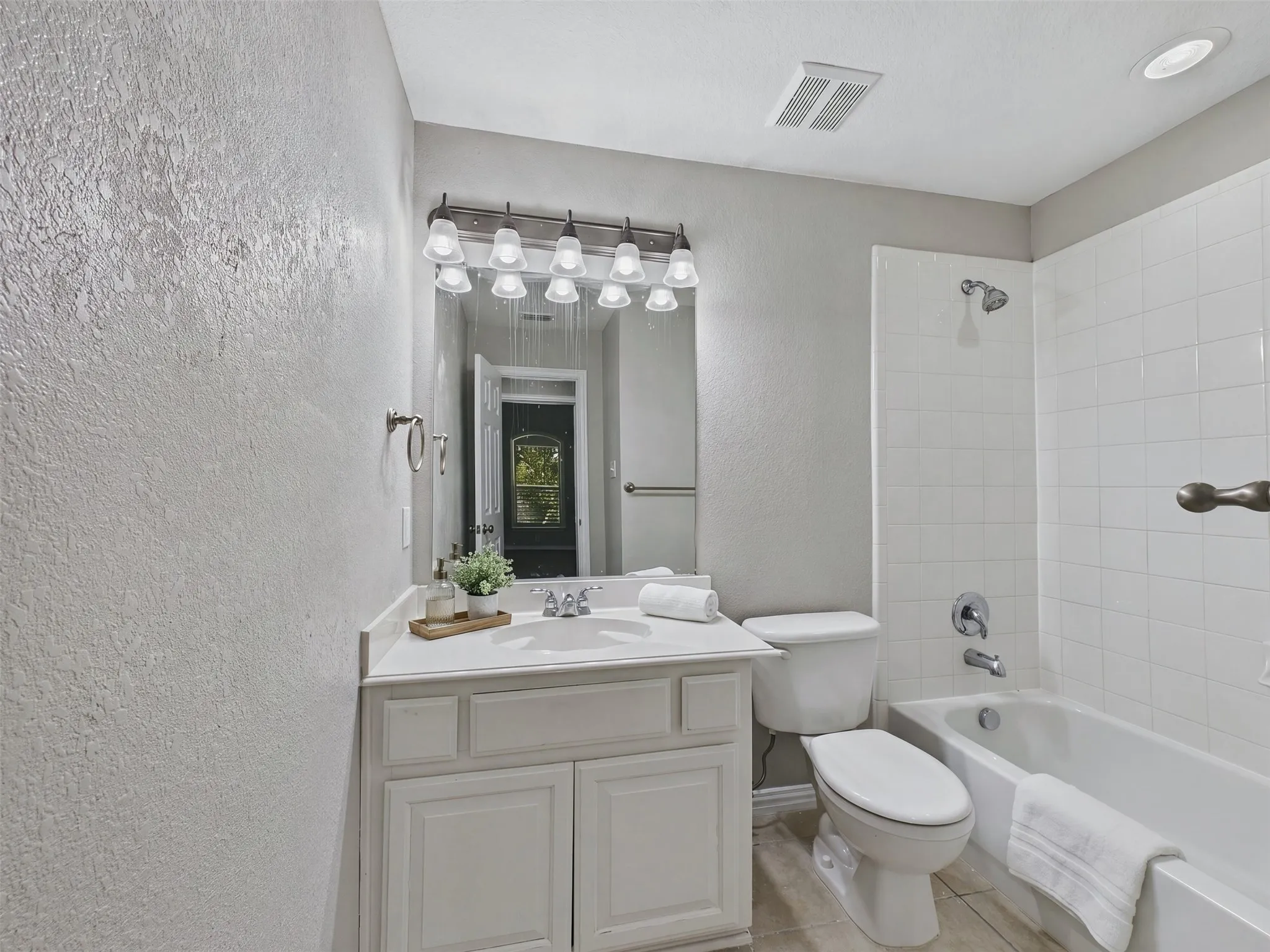 Single Family Residence For Sale in Denton County , 1315 Arbuckle Drive, Frisco, Texas 75033, 5 Bedroom, 4 Bathroom, 2 Garage spaces, 3,487 Sqft, built in 2002, mls#21365230, Real Estate Agent in Frisco, Homes For Sale in Denton county, Homes For Sale in Frisco, Realtor in Frisco Texas, Real Estate Brokerage Independent Realty Texas, Luminita Cordes Realtor