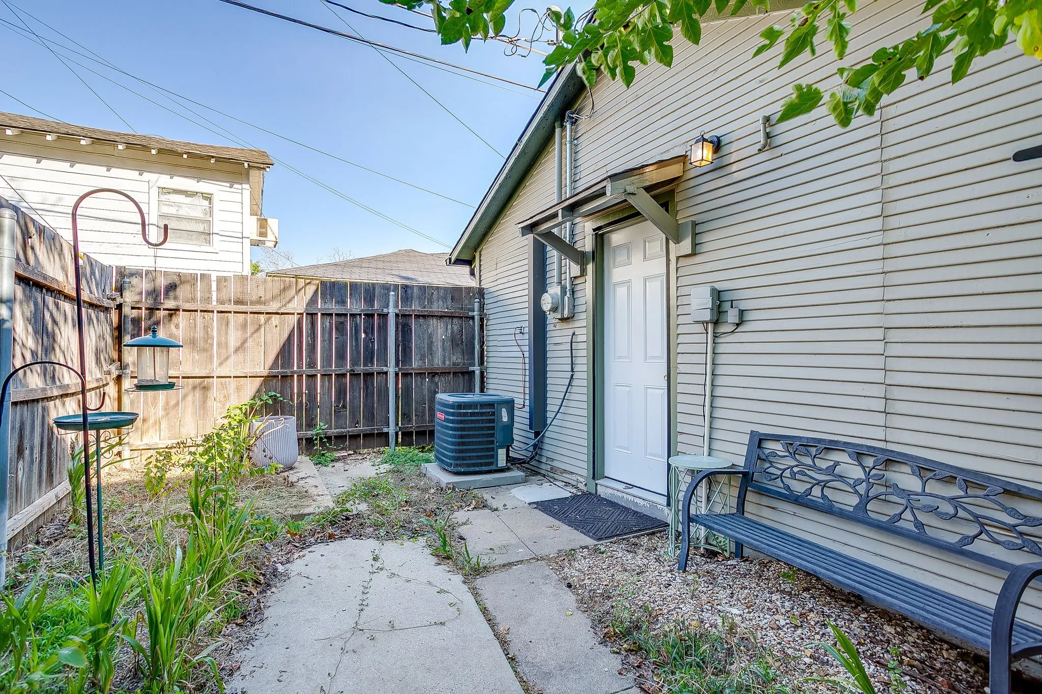 Single Family Residence For Sale in Tarrant County , 1729 S Adams Street, Fort Worth, Texas 76110, 5 Bedroom, 6 Bathroom, Garage spaces, 3,402 Sqft, built in 1917, mls#21384928, Real Estate Agent in Fort Worth, Homes For Sale in Tarrant county, Homes For Sale in Fort Worth, Realtor in Fort Worth Texas, Real Estate Brokerage Independent Realty Texas, Luminita Cordes Realtor