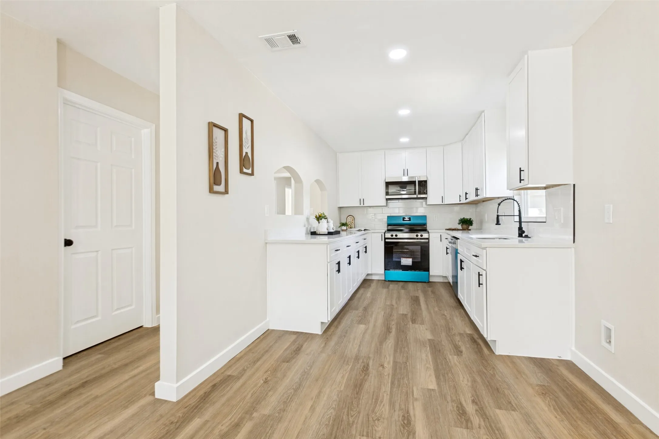 Single Family Residence For Sale in Dallas County , 1605 Meadowbrook Drive, Garland, Texas 75042, 4 Bedroom, 2 Bathroom, 2 Garage spaces, 1,620 Sqft, built in 1948, mls#21384927, Real Estate Agent in Garland, Homes For Sale in Dallas county, Homes For Sale in Garland, Realtor in Garland Texas, Real Estate Brokerage Independent Realty Texas, Luminita Cordes Realtor