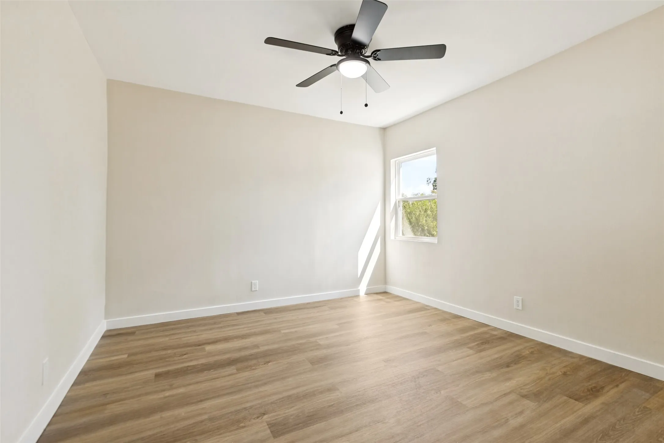 Single Family Residence For Sale in Dallas County , 1605 Meadowbrook Drive, Garland, Texas 75042, 4 Bedroom, 2 Bathroom, 2 Garage spaces, 1,620 Sqft, built in 1948, mls#21384927, Real Estate Agent in Garland, Homes For Sale in Dallas county, Homes For Sale in Garland, Realtor in Garland Texas, Real Estate Brokerage Independent Realty Texas, Luminita Cordes Realtor