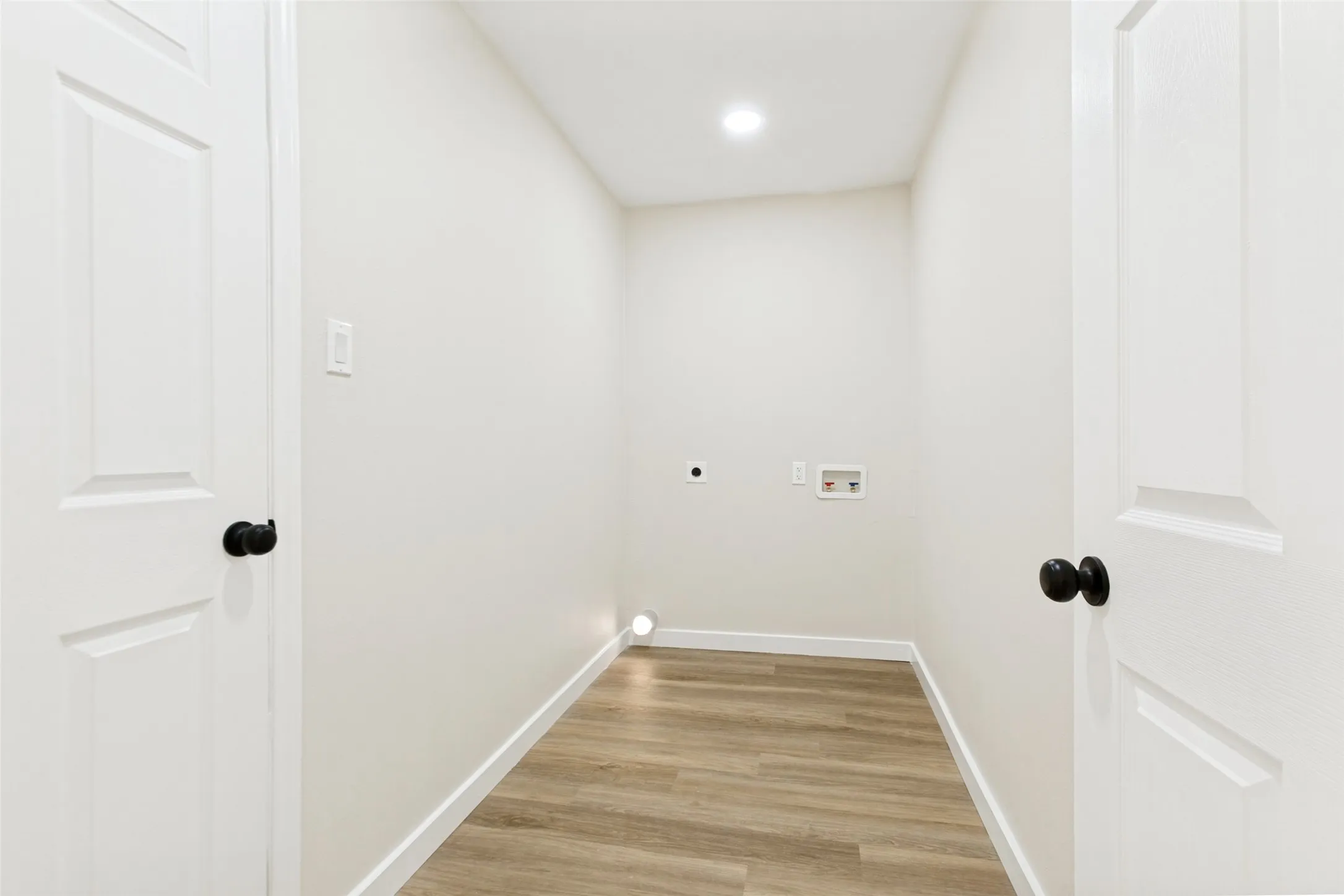 Single Family Residence For Sale in Dallas County , 1605 Meadowbrook Drive, Garland, Texas 75042, 4 Bedroom, 2 Bathroom, 2 Garage spaces, 1,620 Sqft, built in 1948, mls#21384927, Real Estate Agent in Garland, Homes For Sale in Dallas county, Homes For Sale in Garland, Realtor in Garland Texas, Real Estate Brokerage Independent Realty Texas, Luminita Cordes Realtor