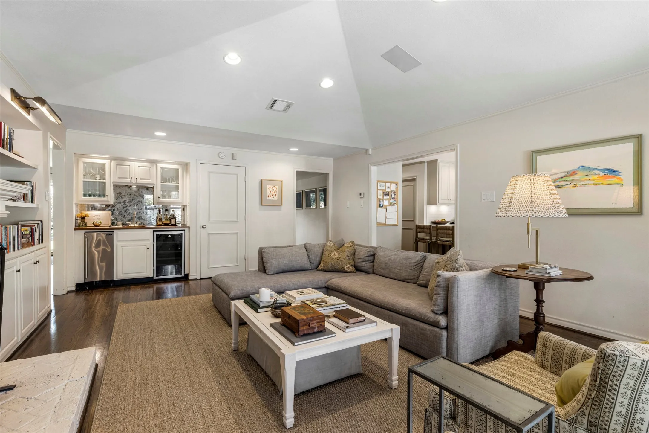 Single Family Residence For Sale in Dallas County , 3508 Wentwood Drive, University Park, Texas 75225, 4 Bedroom, 3 Bathroom, 2 Garage spaces, 3,329 Sqft, built in 1953, mls#21384197, Real Estate Agent in University Park, Homes For Sale in Dallas county, Homes For Sale in University Park, Realtor in University Park Texas, Real Estate Brokerage Independent Realty Texas, Luminita Cordes Realtor