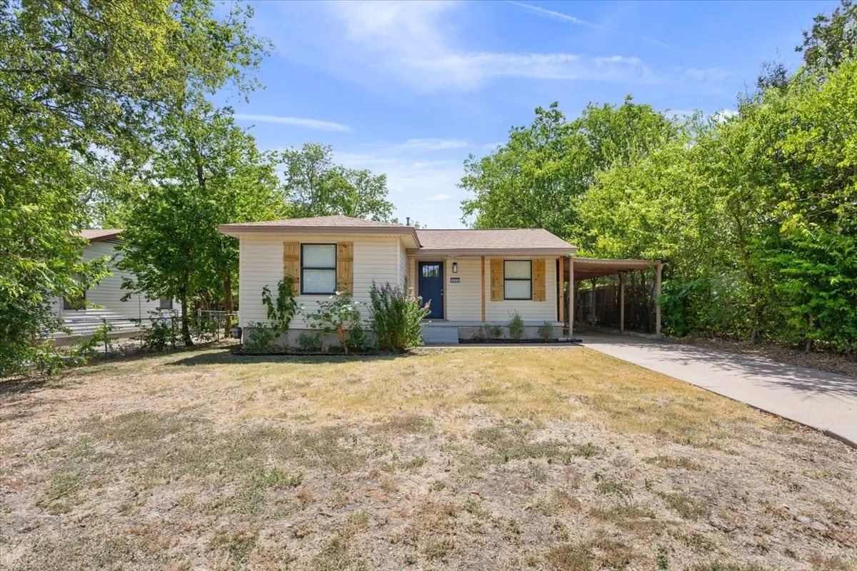Single Family Residence For Sale in Bell County , 204 E Fowler Avenue, Killeen, Texas 76541, 3 Bedroom, 1 Bathroom, Garage spaces, 960 Sqft, built in 1958, mls#21384930, Real Estate Agent in Killeen, Homes For Sale in Bell county, Homes For Sale in Killeen, Realtor in Killeen Texas, Real Estate Brokerage Independent Realty Texas, Luminita Cordes Realtor