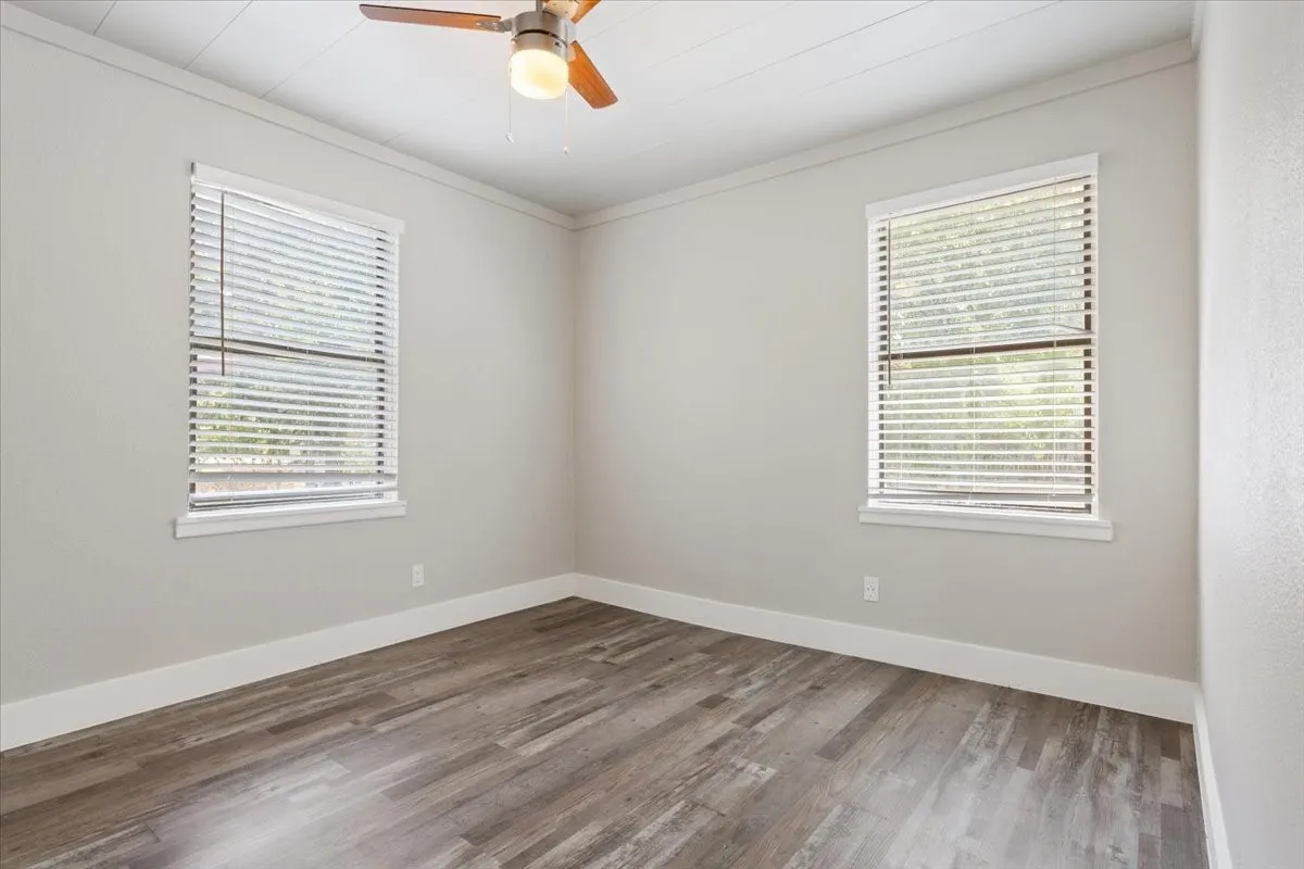 Single Family Residence For Sale in Bell County , 204 E Fowler Avenue, Killeen, Texas 76541, 3 Bedroom, 1 Bathroom, Garage spaces, 960 Sqft, built in 1958, mls#21384930, Real Estate Agent in Killeen, Homes For Sale in Bell county, Homes For Sale in Killeen, Realtor in Killeen Texas, Real Estate Brokerage Independent Realty Texas, Luminita Cordes Realtor
