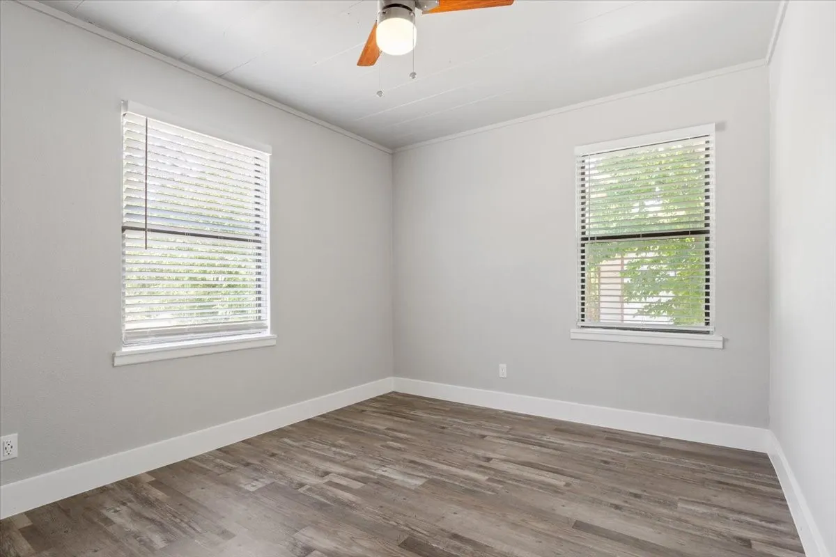 Single Family Residence For Sale in Bell County , 204 E Fowler Avenue, Killeen, Texas 76541, 3 Bedroom, 1 Bathroom, Garage spaces, 960 Sqft, built in 1958, mls#21384930, Real Estate Agent in Killeen, Homes For Sale in Bell county, Homes For Sale in Killeen, Realtor in Killeen Texas, Real Estate Brokerage Independent Realty Texas, Luminita Cordes Realtor