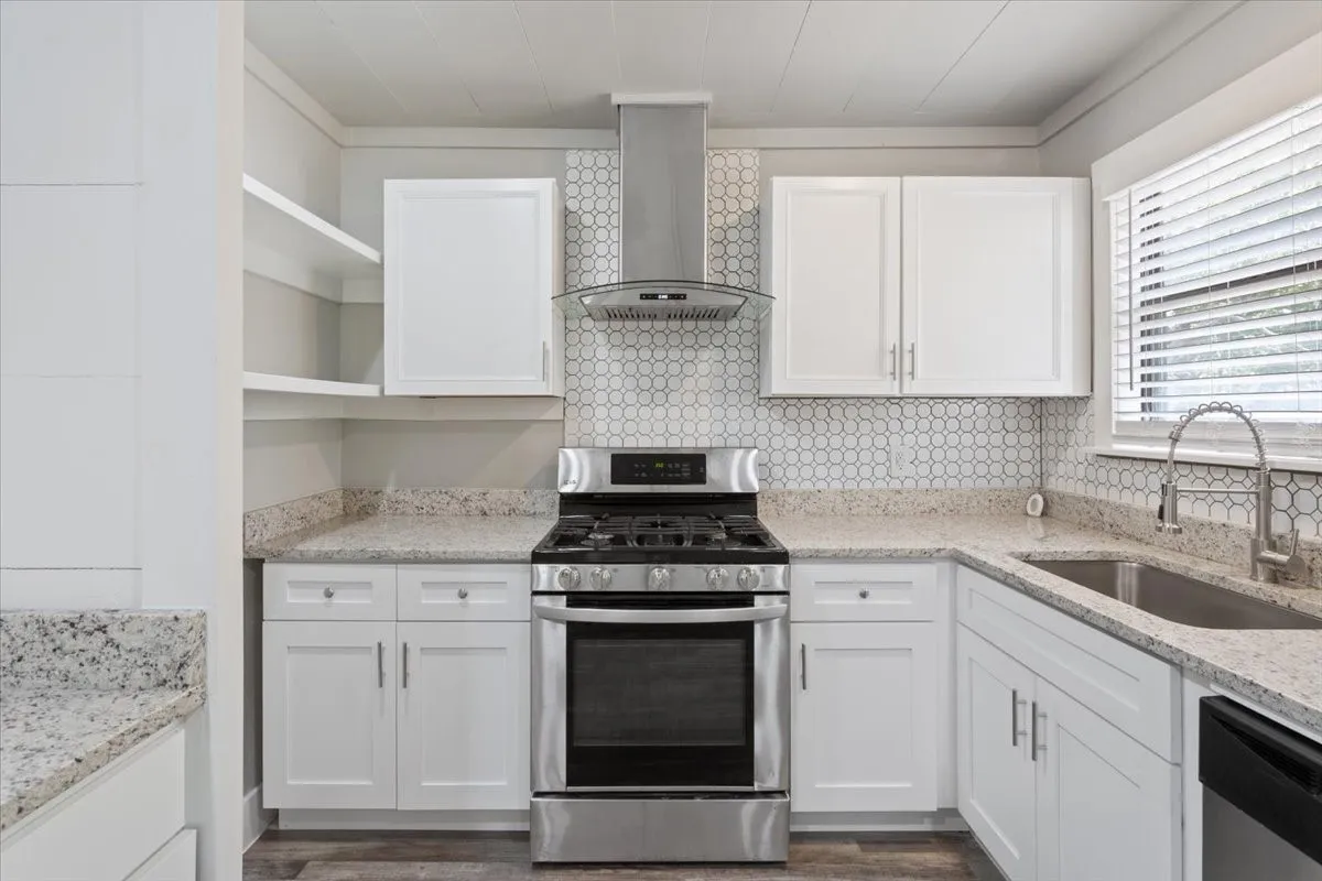 Single Family Residence For Sale in Bell County , 204 E Fowler Avenue, Killeen, Texas 76541, 3 Bedroom, 1 Bathroom, Garage spaces, 960 Sqft, built in 1958, mls#21384930, Real Estate Agent in Killeen, Homes For Sale in Bell county, Homes For Sale in Killeen, Realtor in Killeen Texas, Real Estate Brokerage Independent Realty Texas, Luminita Cordes Realtor