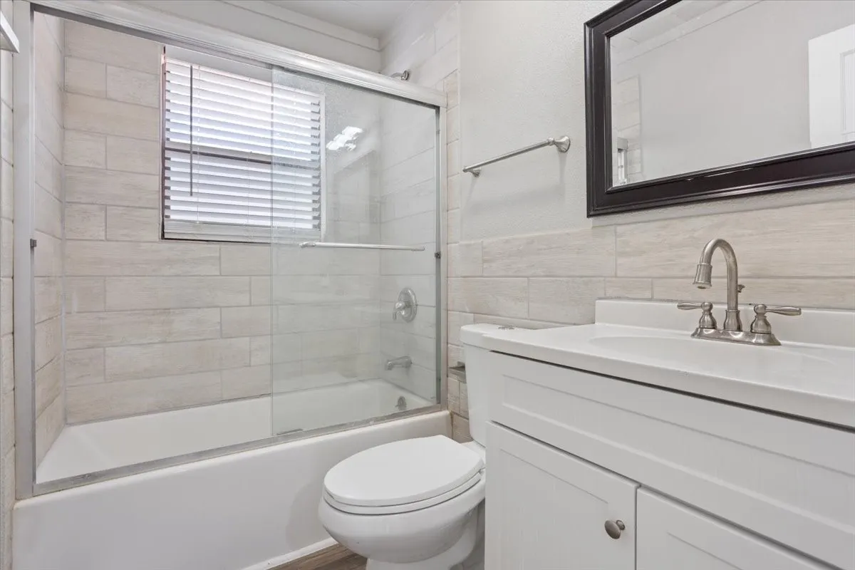 Single Family Residence For Sale in Bell County , 204 E Fowler Avenue, Killeen, Texas 76541, 3 Bedroom, 1 Bathroom, Garage spaces, 960 Sqft, built in 1958, mls#21384930, Real Estate Agent in Killeen, Homes For Sale in Bell county, Homes For Sale in Killeen, Realtor in Killeen Texas, Real Estate Brokerage Independent Realty Texas, Luminita Cordes Realtor