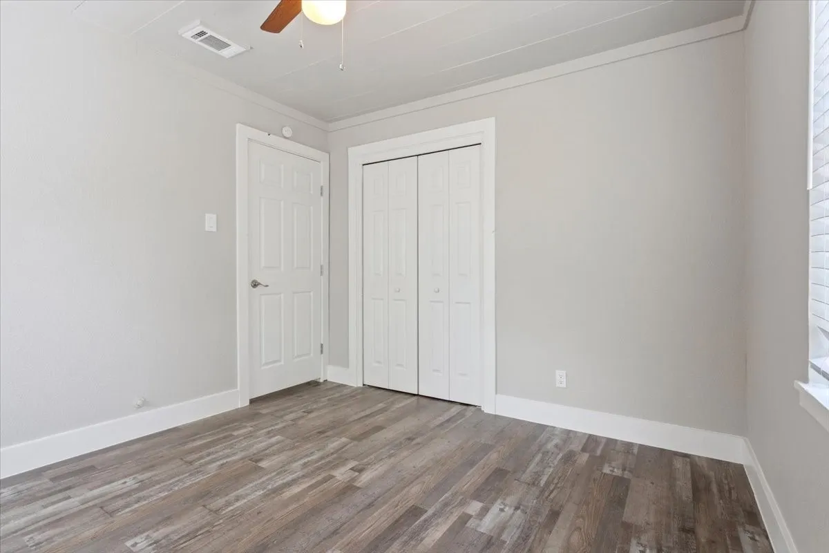 Single Family Residence For Sale in Bell County , 204 E Fowler Avenue, Killeen, Texas 76541, 3 Bedroom, 1 Bathroom, Garage spaces, 960 Sqft, built in 1958, mls#21384930, Real Estate Agent in Killeen, Homes For Sale in Bell county, Homes For Sale in Killeen, Realtor in Killeen Texas, Real Estate Brokerage Independent Realty Texas, Luminita Cordes Realtor