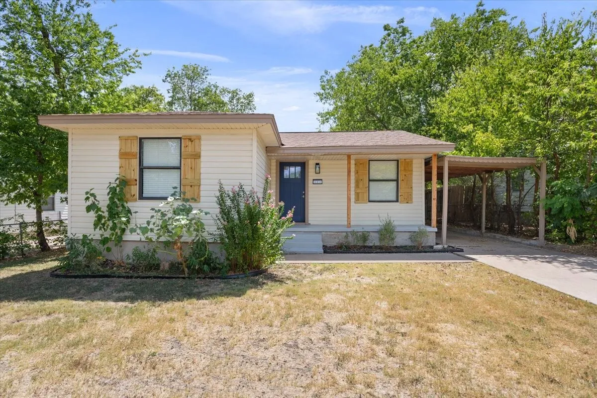 Single Family Residence For Sale in Bell County , 204 E Fowler Avenue, Killeen, Texas 76541, 3 Bedroom, 1 Bathroom, Garage spaces, 960 Sqft, built in 1958, mls#21384930, Real Estate Agent in Killeen, Homes For Sale in Bell county, Homes For Sale in Killeen, Realtor in Killeen Texas, Real Estate Brokerage Independent Realty Texas, Luminita Cordes Realtor
