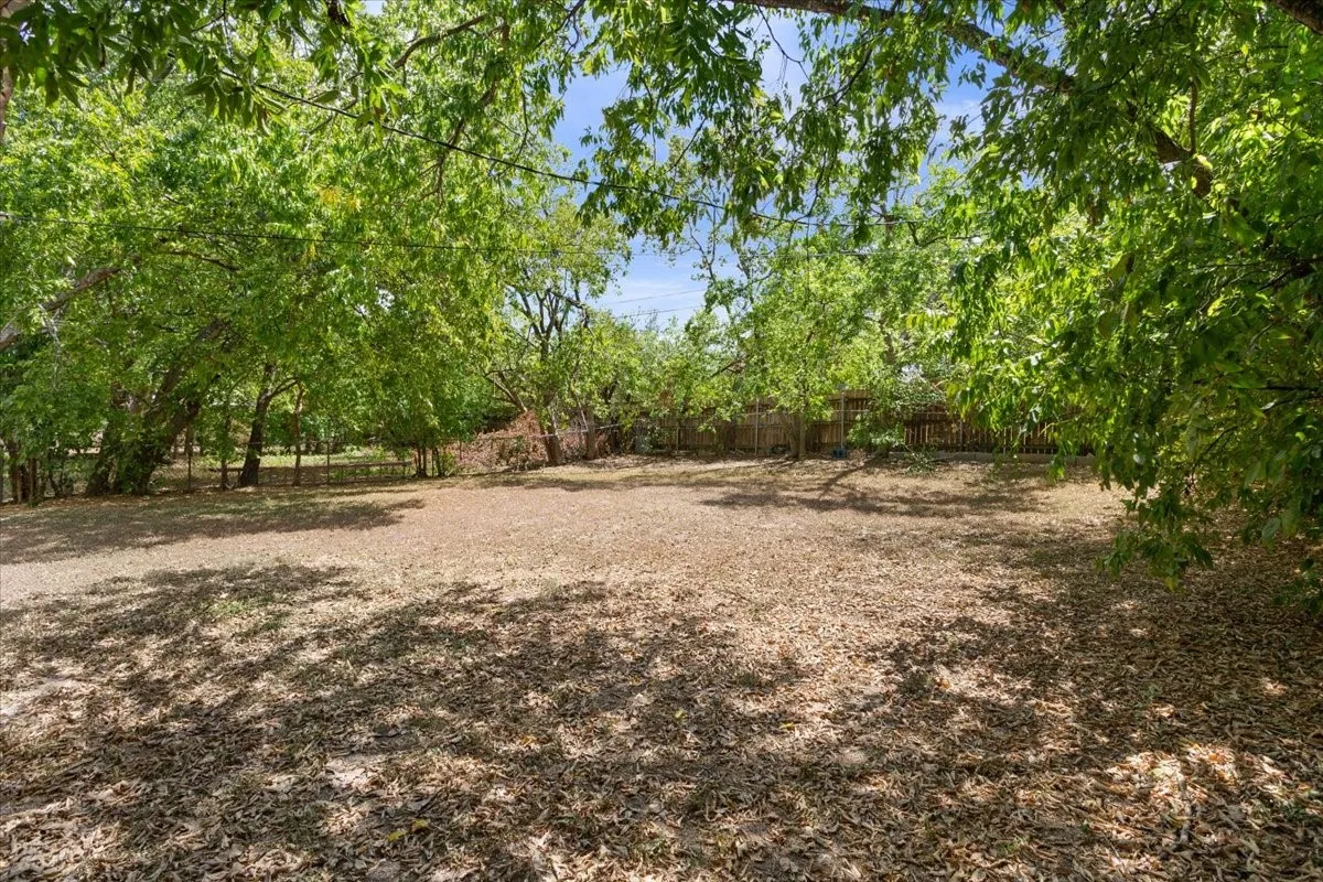 Single Family Residence For Sale in Bell County , 204 E Fowler Avenue, Killeen, Texas 76541, 3 Bedroom, 1 Bathroom, Garage spaces, 960 Sqft, built in 1958, mls#21384930, Real Estate Agent in Killeen, Homes For Sale in Bell county, Homes For Sale in Killeen, Realtor in Killeen Texas, Real Estate Brokerage Independent Realty Texas, Luminita Cordes Realtor