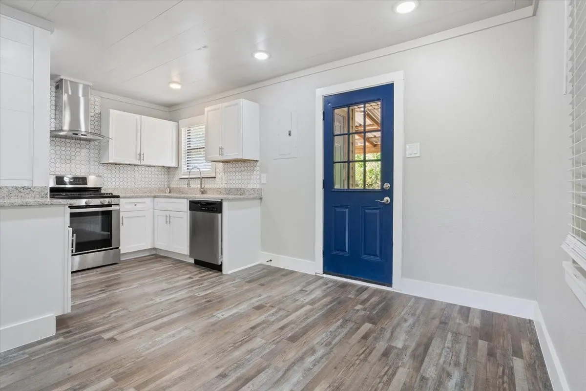 Single Family Residence For Sale in Bell County , 204 E Fowler Avenue, Killeen, Texas 76541, 3 Bedroom, 1 Bathroom, Garage spaces, 960 Sqft, built in 1958, mls#21384930, Real Estate Agent in Killeen, Homes For Sale in Bell county, Homes For Sale in Killeen, Realtor in Killeen Texas, Real Estate Brokerage Independent Realty Texas, Luminita Cordes Realtor