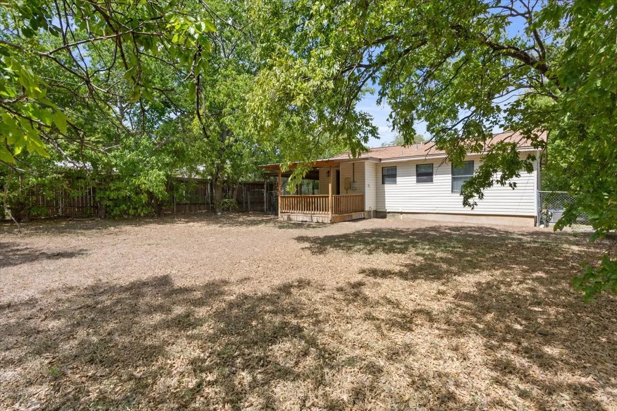 Single Family Residence For Sale in Bell County , 204 E Fowler Avenue, Killeen, Texas 76541, 3 Bedroom, 1 Bathroom, Garage spaces, 960 Sqft, built in 1958, mls#21384930, Real Estate Agent in Killeen, Homes For Sale in Bell county, Homes For Sale in Killeen, Realtor in Killeen Texas, Real Estate Brokerage Independent Realty Texas, Luminita Cordes Realtor