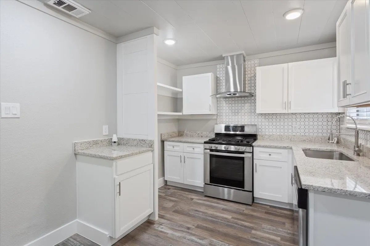 Single Family Residence For Sale in Bell County , 204 E Fowler Avenue, Killeen, Texas 76541, 3 Bedroom, 1 Bathroom, Garage spaces, 960 Sqft, built in 1958, mls#21384930, Real Estate Agent in Killeen, Homes For Sale in Bell county, Homes For Sale in Killeen, Realtor in Killeen Texas, Real Estate Brokerage Independent Realty Texas, Luminita Cordes Realtor