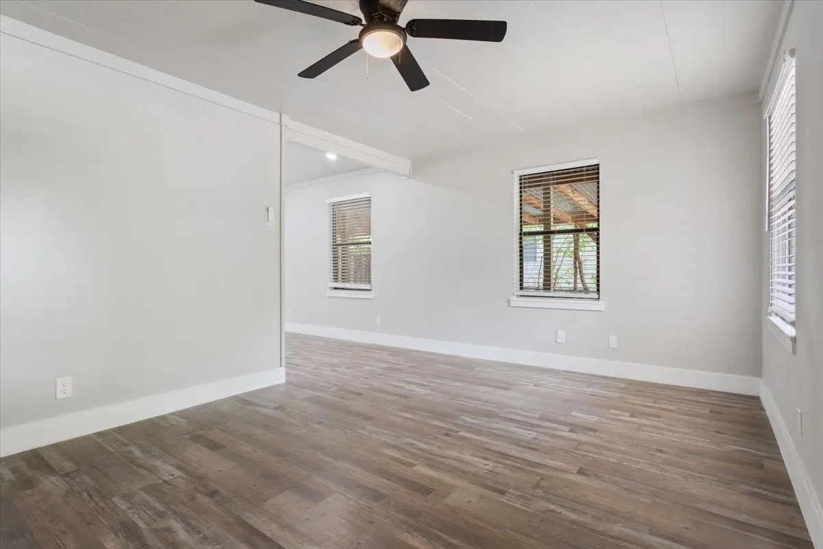 Single Family Residence For Sale in Bell County , 204 E Fowler Avenue, Killeen, Texas 76541, 3 Bedroom, 1 Bathroom, Garage spaces, 960 Sqft, built in 1958, mls#21384930, Real Estate Agent in Killeen, Homes For Sale in Bell county, Homes For Sale in Killeen, Realtor in Killeen Texas, Real Estate Brokerage Independent Realty Texas, Luminita Cordes Realtor
