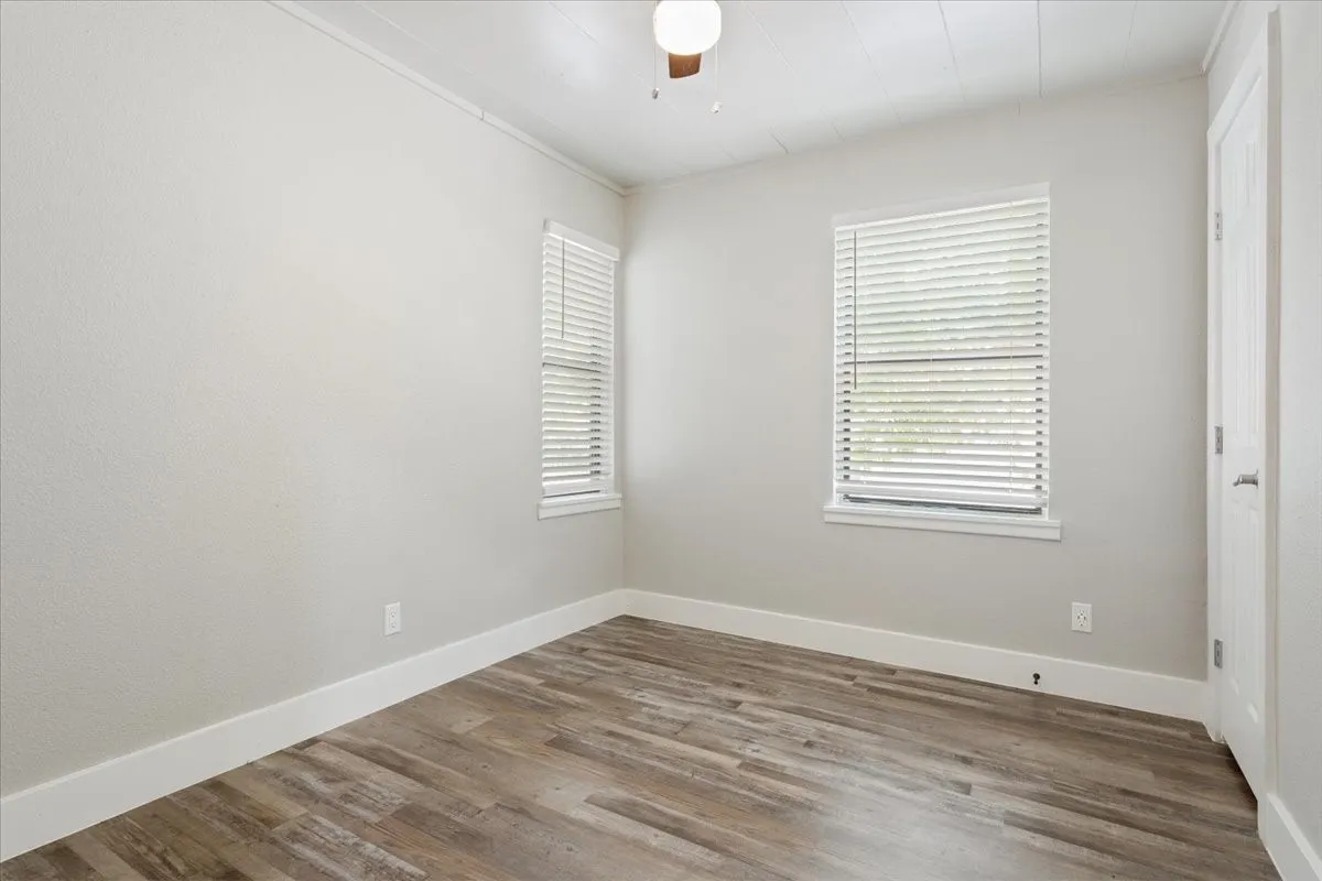 Single Family Residence For Sale in Bell County , 204 E Fowler Avenue, Killeen, Texas 76541, 3 Bedroom, 1 Bathroom, Garage spaces, 960 Sqft, built in 1958, mls#21384930, Real Estate Agent in Killeen, Homes For Sale in Bell county, Homes For Sale in Killeen, Realtor in Killeen Texas, Real Estate Brokerage Independent Realty Texas, Luminita Cordes Realtor