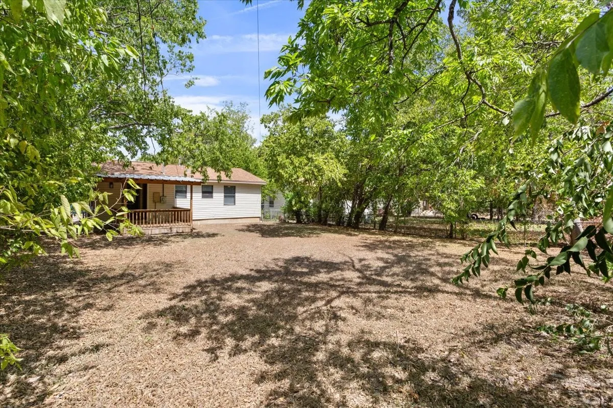 Single Family Residence For Sale in Bell County , 204 E Fowler Avenue, Killeen, Texas 76541, 3 Bedroom, 1 Bathroom, Garage spaces, 960 Sqft, built in 1958, mls#21384930, Real Estate Agent in Killeen, Homes For Sale in Bell county, Homes For Sale in Killeen, Realtor in Killeen Texas, Real Estate Brokerage Independent Realty Texas, Luminita Cordes Realtor
