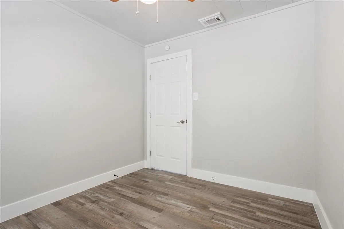 Single Family Residence For Sale in Bell County , 204 E Fowler Avenue, Killeen, Texas 76541, 3 Bedroom, 1 Bathroom, Garage spaces, 960 Sqft, built in 1958, mls#21384930, Real Estate Agent in Killeen, Homes For Sale in Bell county, Homes For Sale in Killeen, Realtor in Killeen Texas, Real Estate Brokerage Independent Realty Texas, Luminita Cordes Realtor
