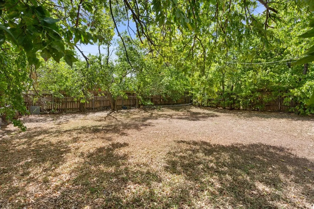 Single Family Residence For Sale in Bell County , 204 E Fowler Avenue, Killeen, Texas 76541, 3 Bedroom, 1 Bathroom, Garage spaces, 960 Sqft, built in 1958, mls#21384930, Real Estate Agent in Killeen, Homes For Sale in Bell county, Homes For Sale in Killeen, Realtor in Killeen Texas, Real Estate Brokerage Independent Realty Texas, Luminita Cordes Realtor