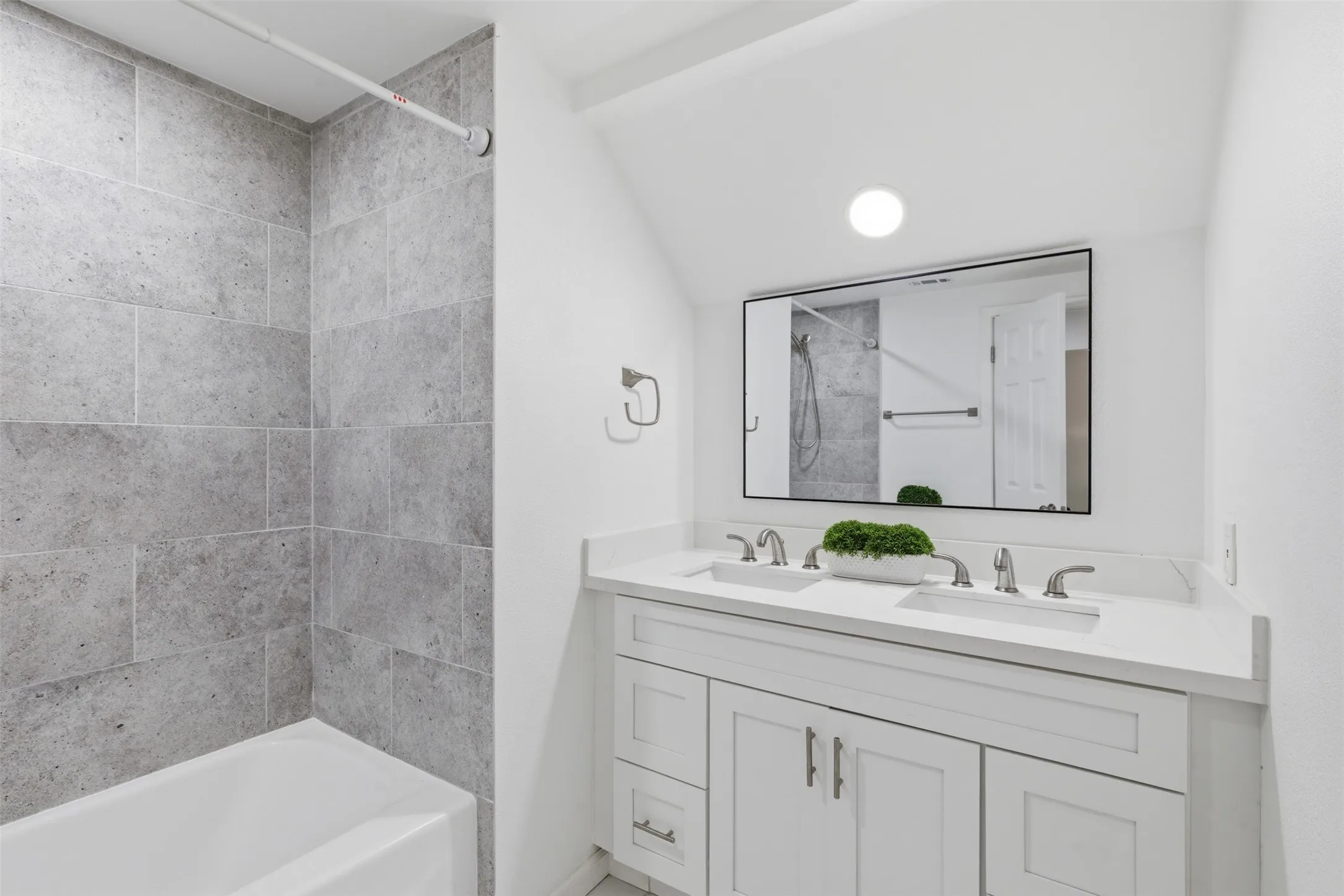 Single Family Residence For Rent in Dallas County , 11022 Ferndale Road, Dallas, Texas 75238, 4 Bedroom, 3 Bathroom, 2 Garage spaces, 2,457 Sqft, built in 1967, mls#21384934, Real Estate Agent in Dallas, Homes For Rent in Dallas county, Homes For Rent in Dallas, Realtor in Dallas Texas, Real Estate Brokerage Independent Realty Texas, Luminita Cordes Realtor