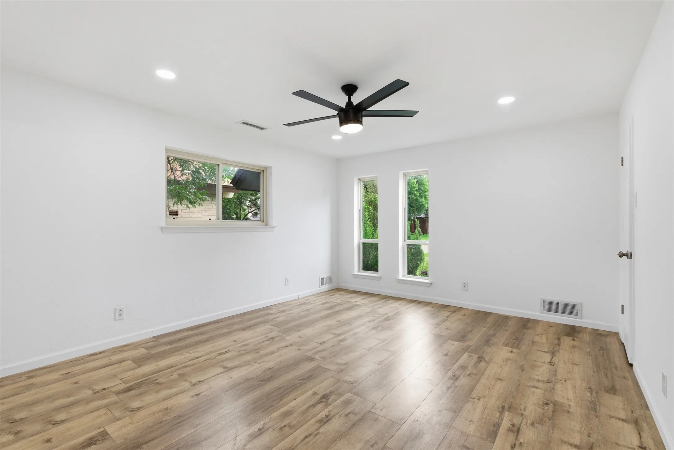 Single Family Residence For Rent in Dallas County , 11022 Ferndale Road, Dallas, Texas 75238, 4 Bedroom, 3 Bathroom, 2 Garage spaces, 2,457 Sqft, built in 1967, mls#21384934, Real Estate Agent in Dallas, Homes For Rent in Dallas county, Homes For Rent in Dallas, Realtor in Dallas Texas, Real Estate Brokerage Independent Realty Texas, Luminita Cordes Realtor