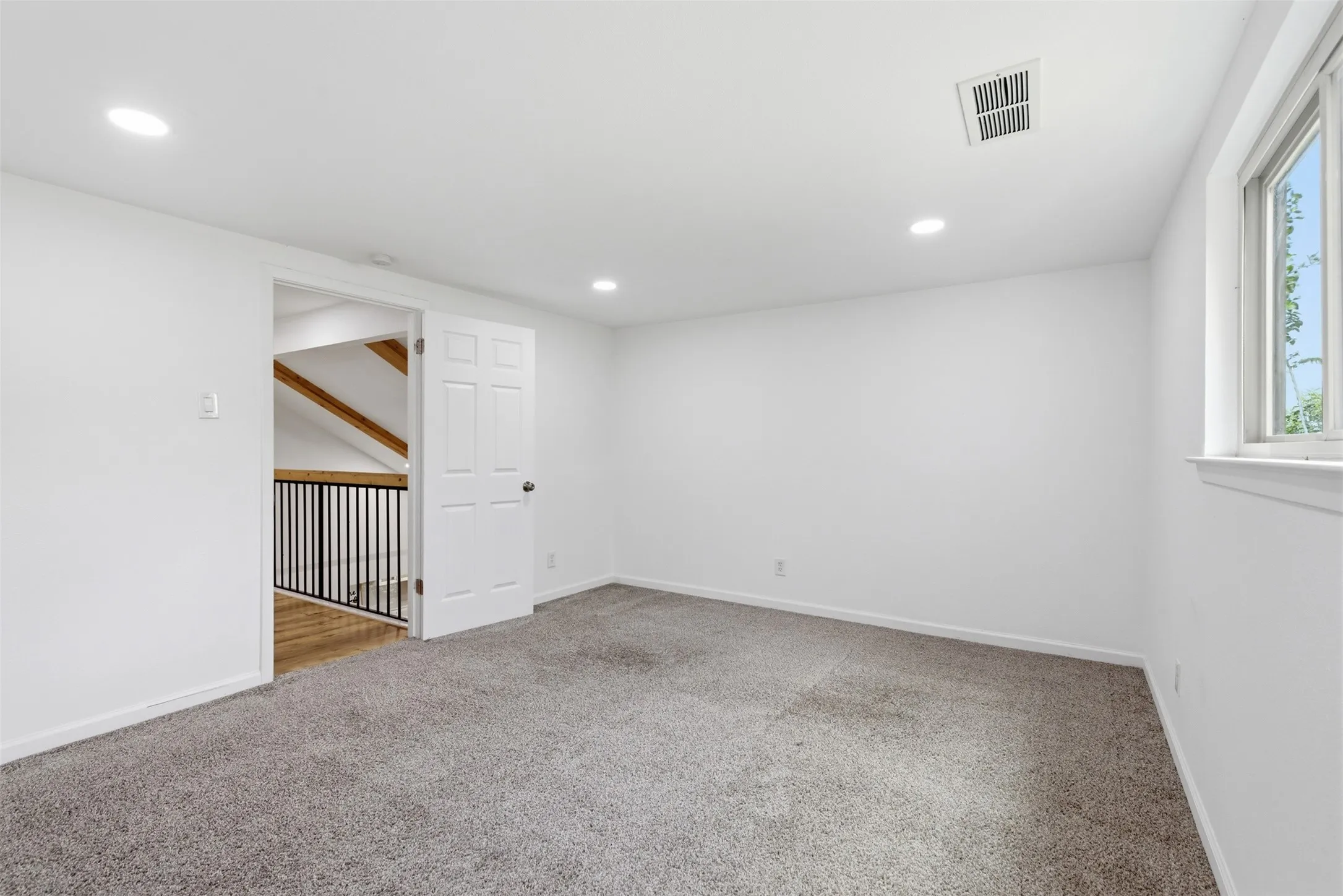 Single Family Residence For Rent in Dallas County , 11022 Ferndale Road, Dallas, Texas 75238, 4 Bedroom, 3 Bathroom, 2 Garage spaces, 2,457 Sqft, built in 1967, mls#21384934, Real Estate Agent in Dallas, Homes For Rent in Dallas county, Homes For Rent in Dallas, Realtor in Dallas Texas, Real Estate Brokerage Independent Realty Texas, Luminita Cordes Realtor