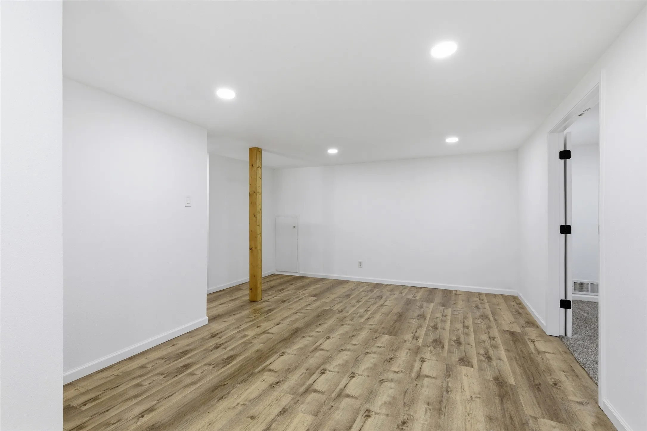 Single Family Residence For Rent in Dallas County , 11022 Ferndale Road, Dallas, Texas 75238, 4 Bedroom, 3 Bathroom, 2 Garage spaces, 2,457 Sqft, built in 1967, mls#21384934, Real Estate Agent in Dallas, Homes For Rent in Dallas county, Homes For Rent in Dallas, Realtor in Dallas Texas, Real Estate Brokerage Independent Realty Texas, Luminita Cordes Realtor