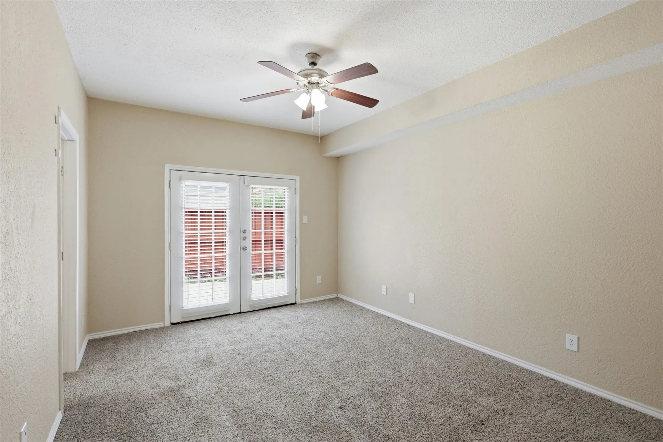 Single Family Residence For Rent in Dallas County , 608 Fiesta Circle, Irving, Texas 75063, 3 Bedroom, 3 Bathroom, 2 Garage spaces, 1,599 Sqft, built in 1985, mls#21384912, Real Estate Agent in Irving, Homes For Rent in Dallas county, Homes For Rent in Irving, Realtor in Irving Texas, Real Estate Brokerage Independent Realty Texas, Luminita Cordes Realtor