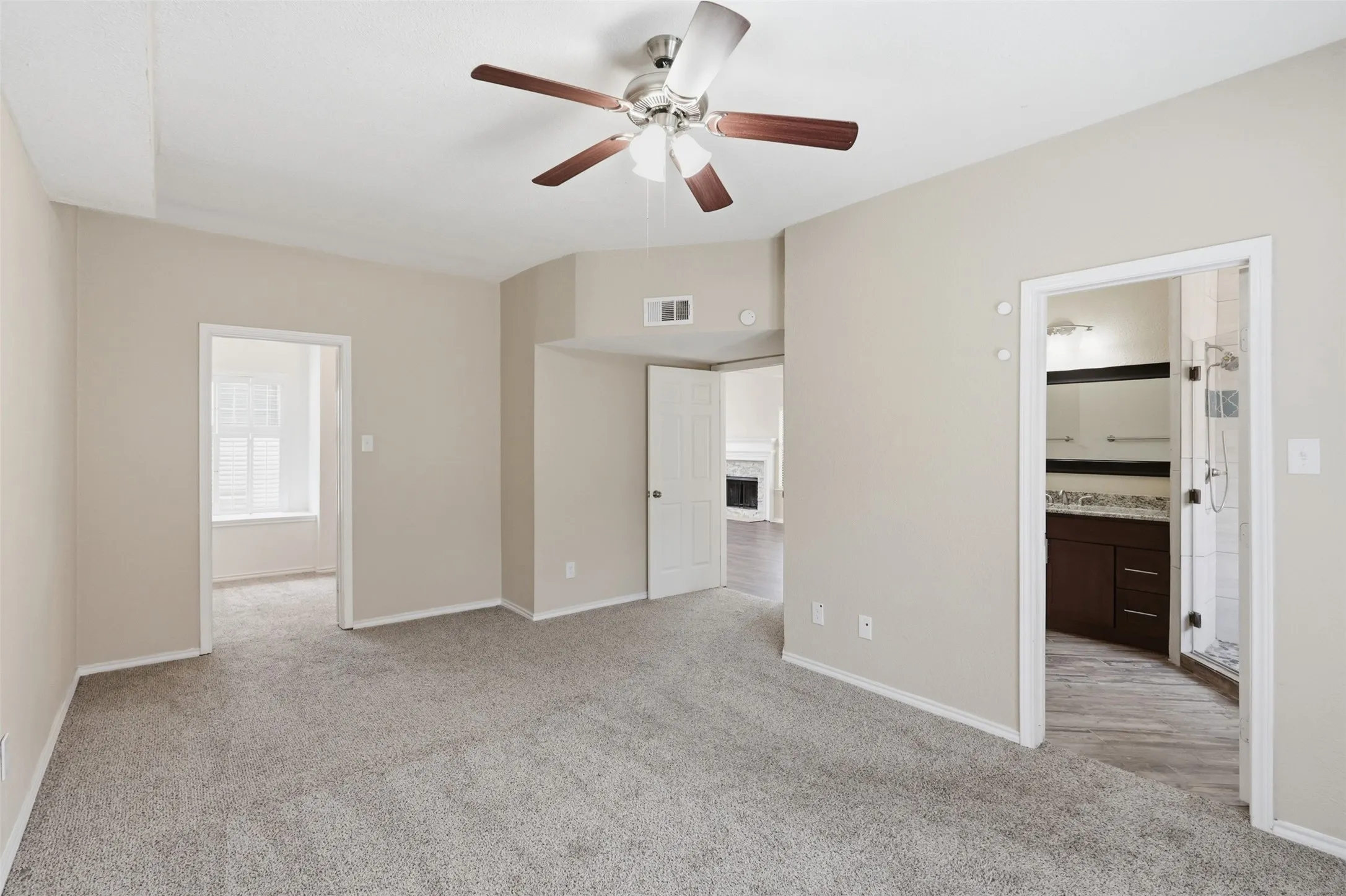 Single Family Residence For Rent in Dallas County , 608 Fiesta Circle, Irving, Texas 75063, 3 Bedroom, 3 Bathroom, 2 Garage spaces, 1,599 Sqft, built in 1985, mls#21384912, Real Estate Agent in Irving, Homes For Rent in Dallas county, Homes For Rent in Irving, Realtor in Irving Texas, Real Estate Brokerage Independent Realty Texas, Luminita Cordes Realtor