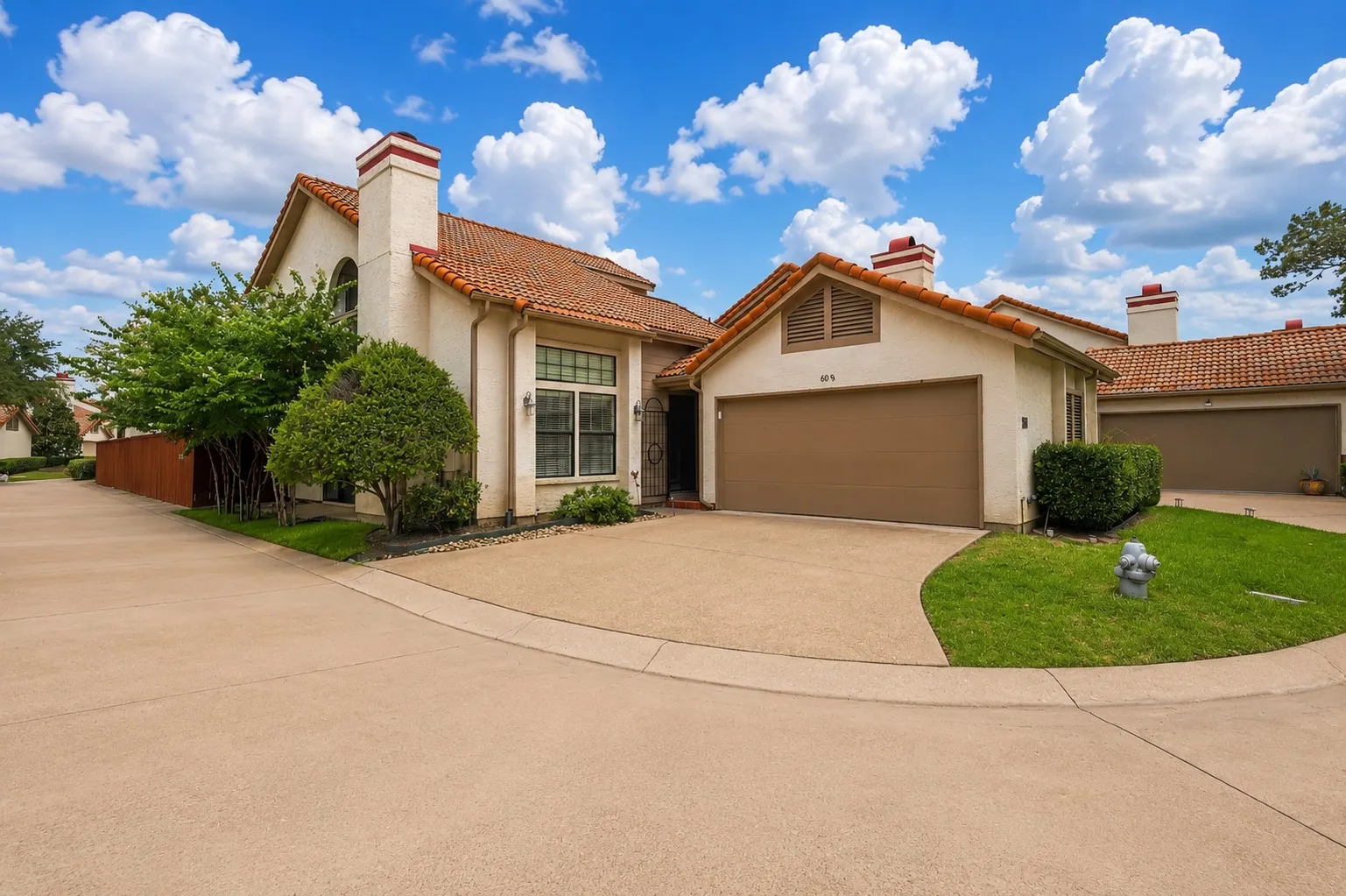 Single Family Residence For Rent in Dallas County , 608 Fiesta Circle, Irving, Texas 75063, 3 Bedroom, 3 Bathroom, 2 Garage spaces, 1,599 Sqft, built in 1985, mls#21384912, Real Estate Agent in Irving, Homes For Rent in Dallas county, Homes For Rent in Irving, Realtor in Irving Texas, Real Estate Brokerage Independent Realty Texas, Luminita Cordes Realtor