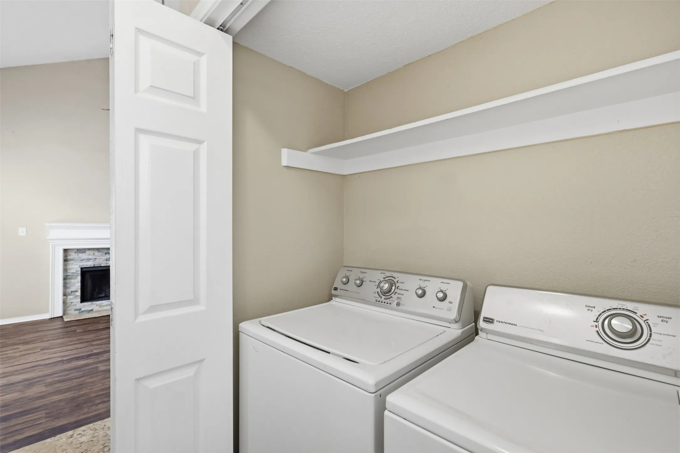 Single Family Residence For Rent in Dallas County , 608 Fiesta Circle, Irving, Texas 75063, 3 Bedroom, 3 Bathroom, 2 Garage spaces, 1,599 Sqft, built in 1985, mls#21384912, Real Estate Agent in Irving, Homes For Rent in Dallas county, Homes For Rent in Irving, Realtor in Irving Texas, Real Estate Brokerage Independent Realty Texas, Luminita Cordes Realtor