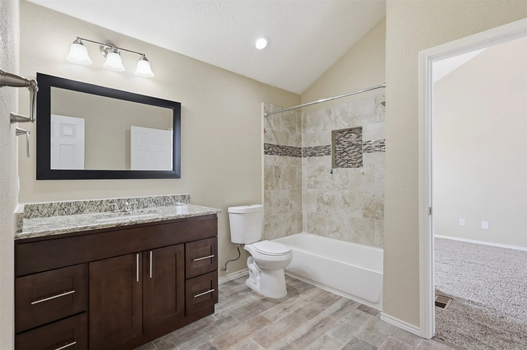 Single Family Residence For Rent in Dallas County , 608 Fiesta Circle, Irving, Texas 75063, 3 Bedroom, 3 Bathroom, 2 Garage spaces, 1,599 Sqft, built in 1985, mls#21384912, Real Estate Agent in Irving, Homes For Rent in Dallas county, Homes For Rent in Irving, Realtor in Irving Texas, Real Estate Brokerage Independent Realty Texas, Luminita Cordes Realtor