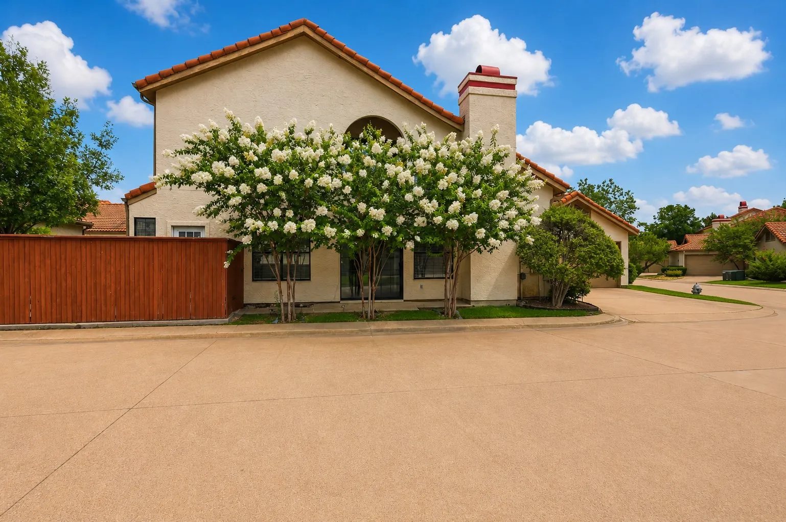 Single Family Residence For Rent in Dallas County , 608 Fiesta Circle, Irving, Texas 75063, 3 Bedroom, 3 Bathroom, 2 Garage spaces, 1,599 Sqft, built in 1985, mls#21384912, Real Estate Agent in Irving, Homes For Rent in Dallas county, Homes For Rent in Irving, Realtor in Irving Texas, Real Estate Brokerage Independent Realty Texas, Luminita Cordes Realtor